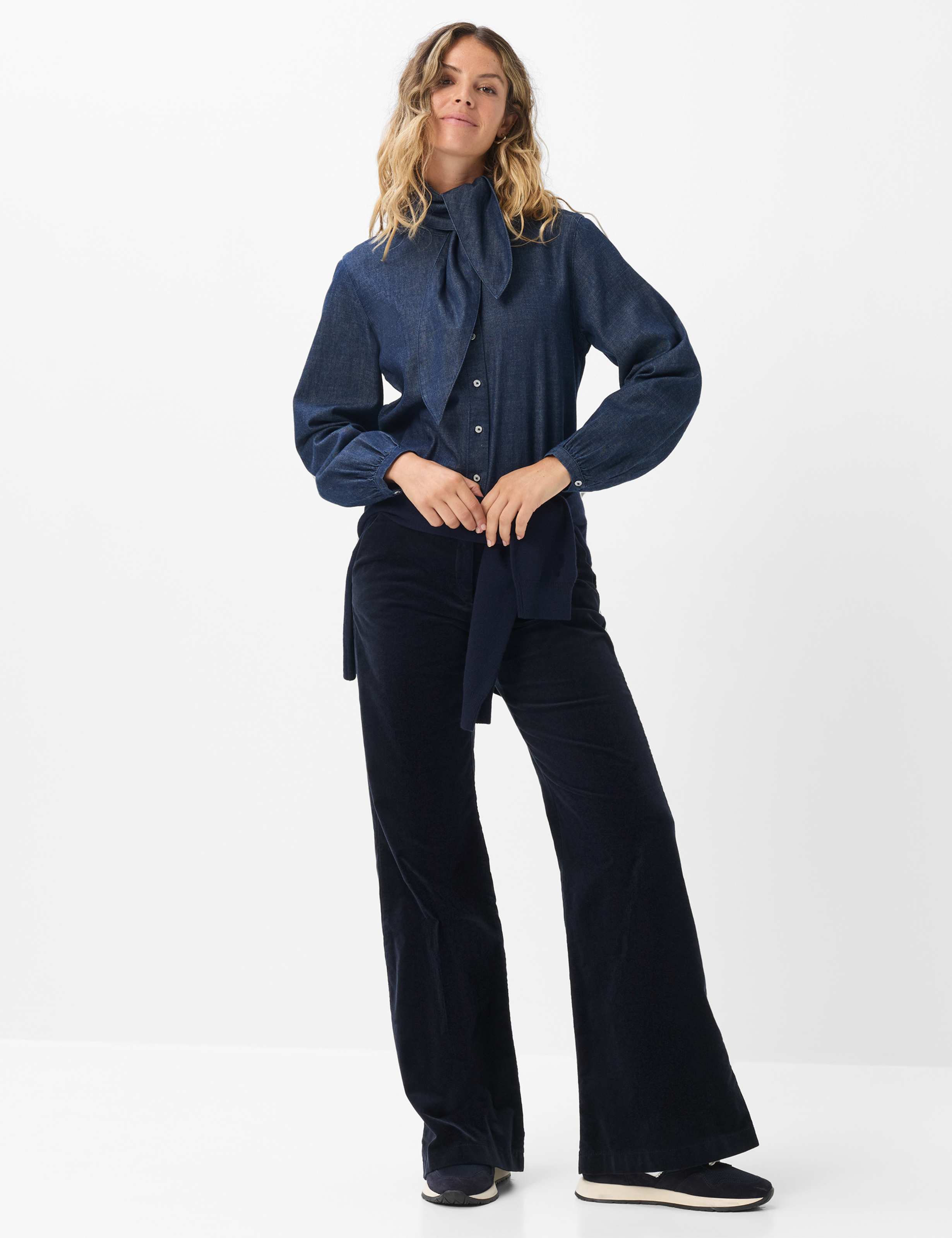 Women Style MAINE Dark Blue Wide Leg Model Outfit