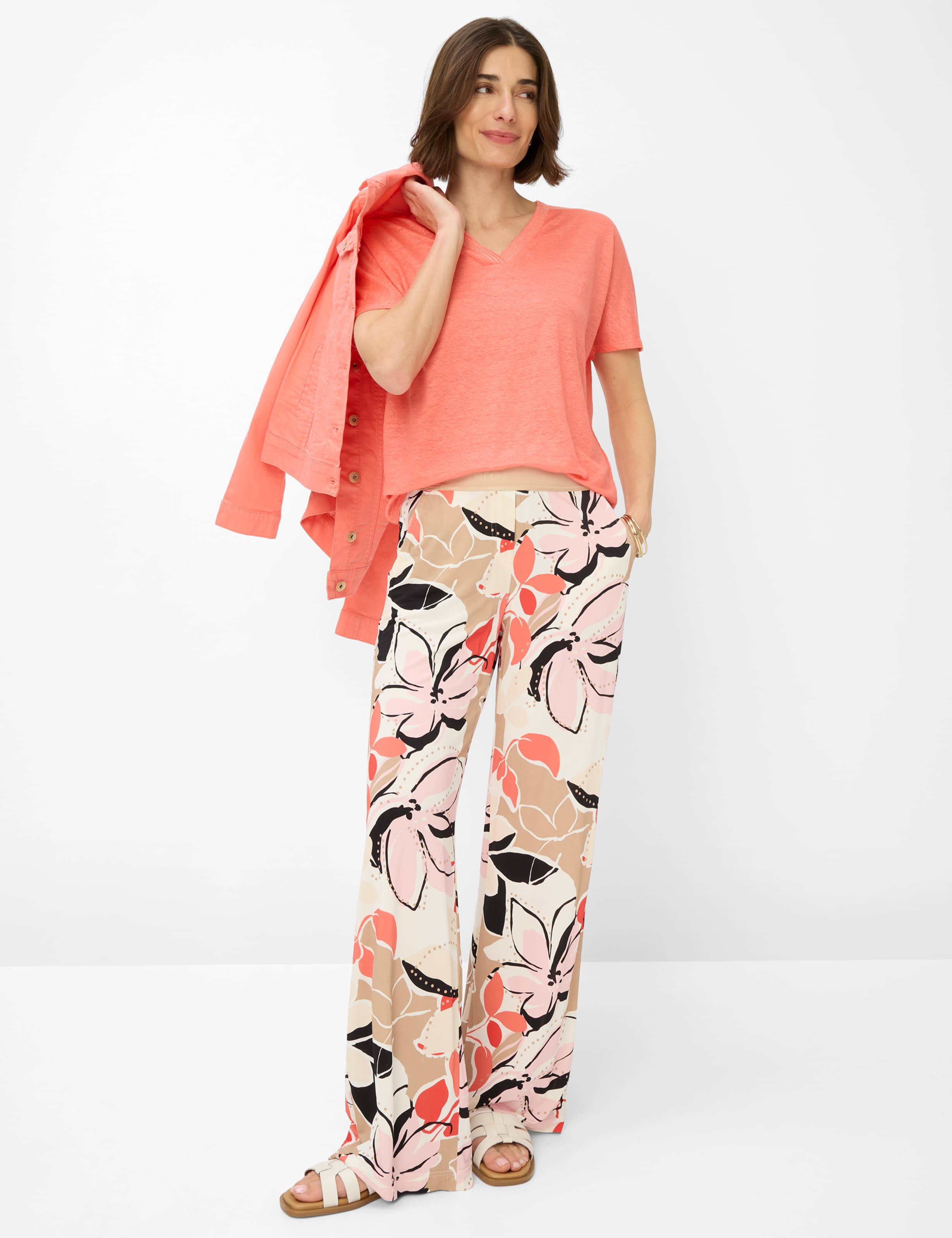 Women Style CAELEN Light Red  Model Outfit