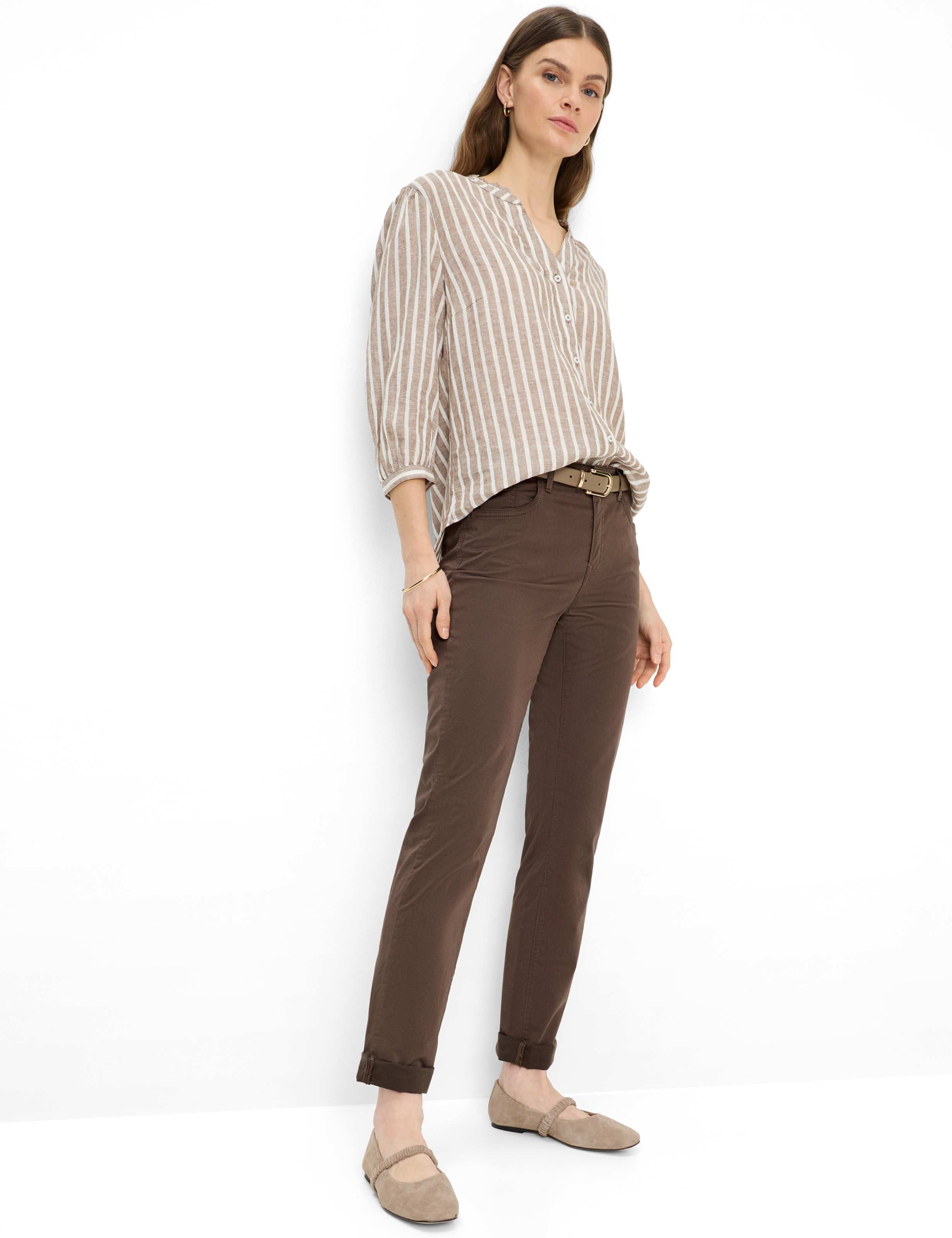 Damen Style CAROLA Dunkelbraun Feminine Fit Model Outfit