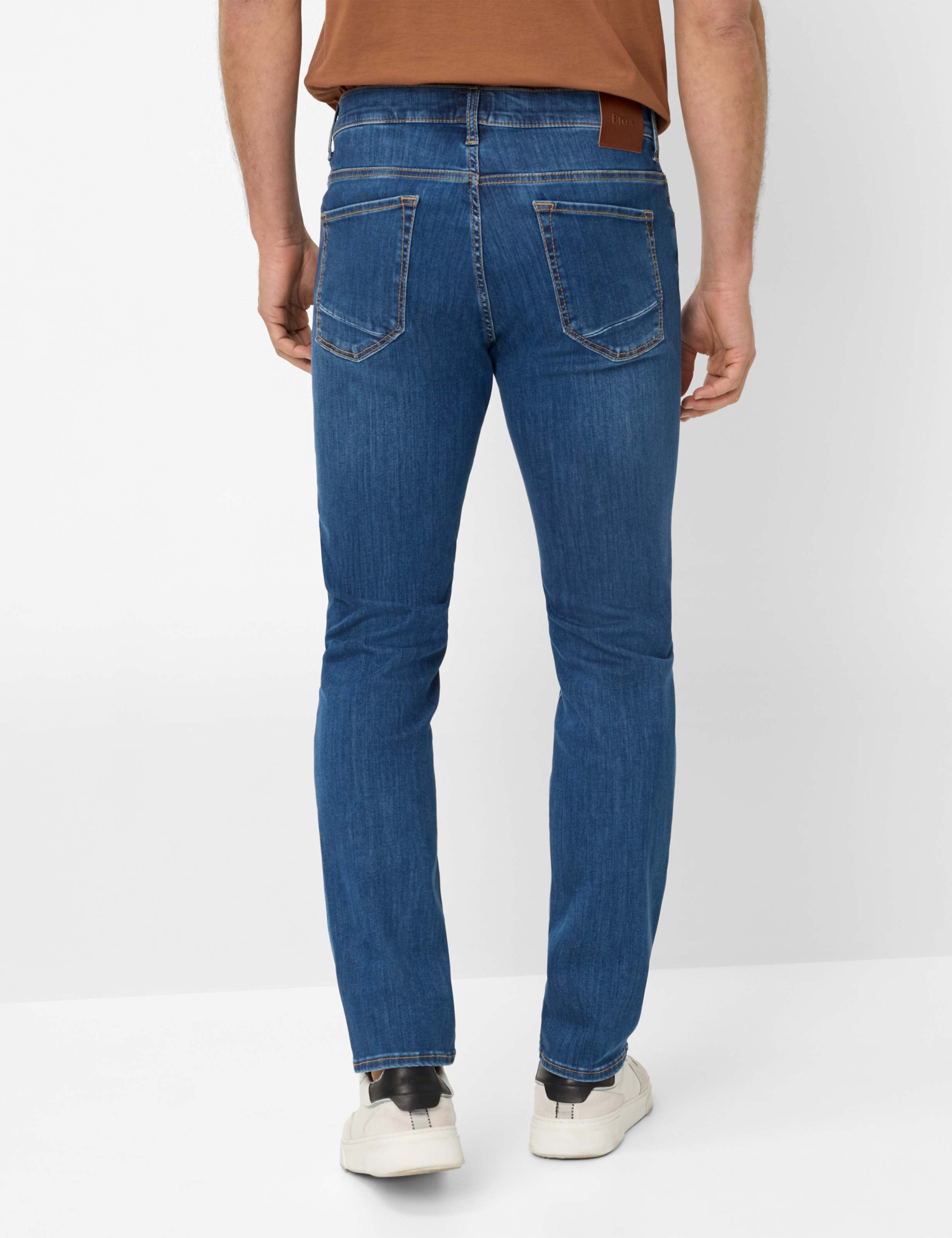 Herren Style CHUCK Denim Blau Modern Fit Model Rueck