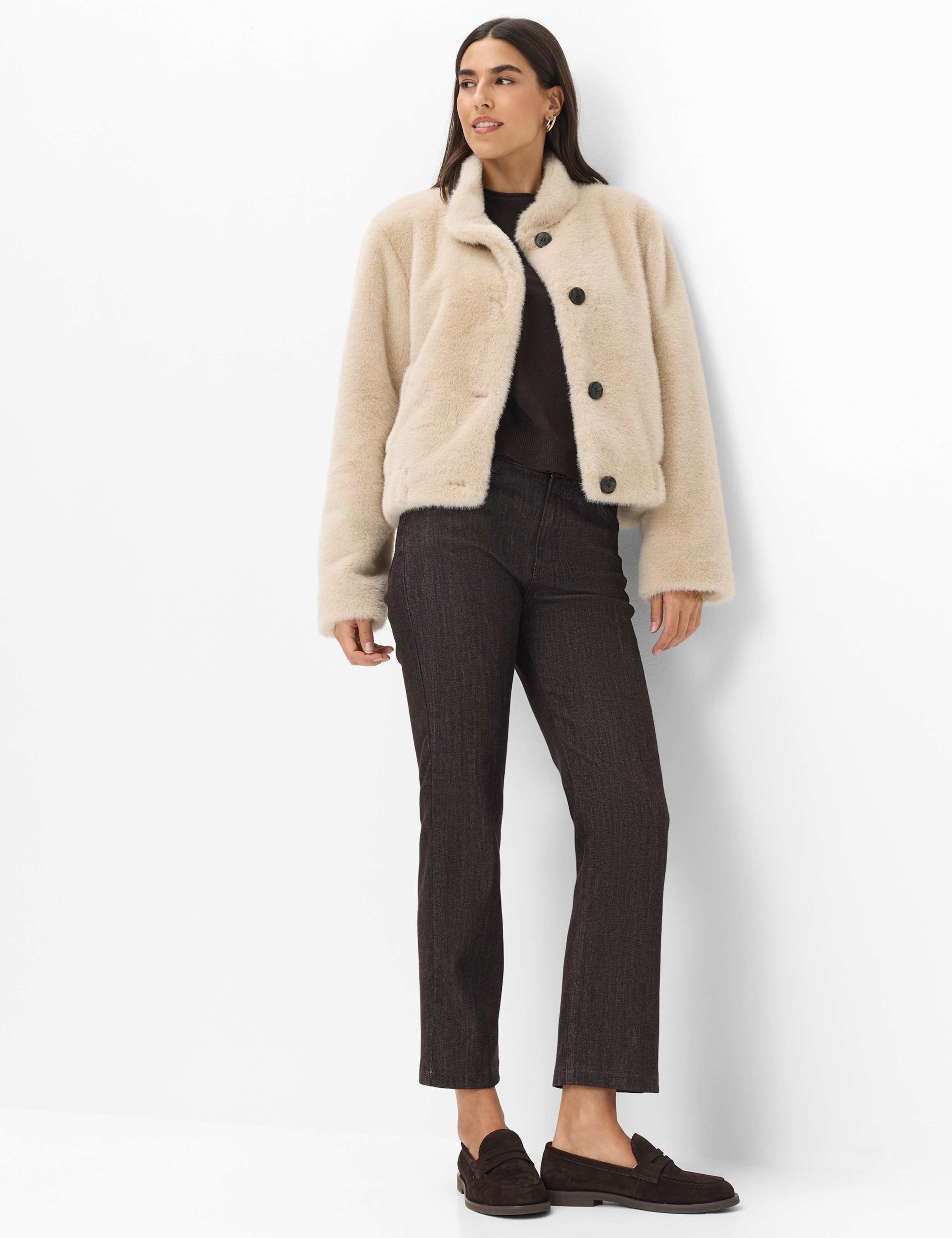 Dame Style INA Cream White  Model Outfit