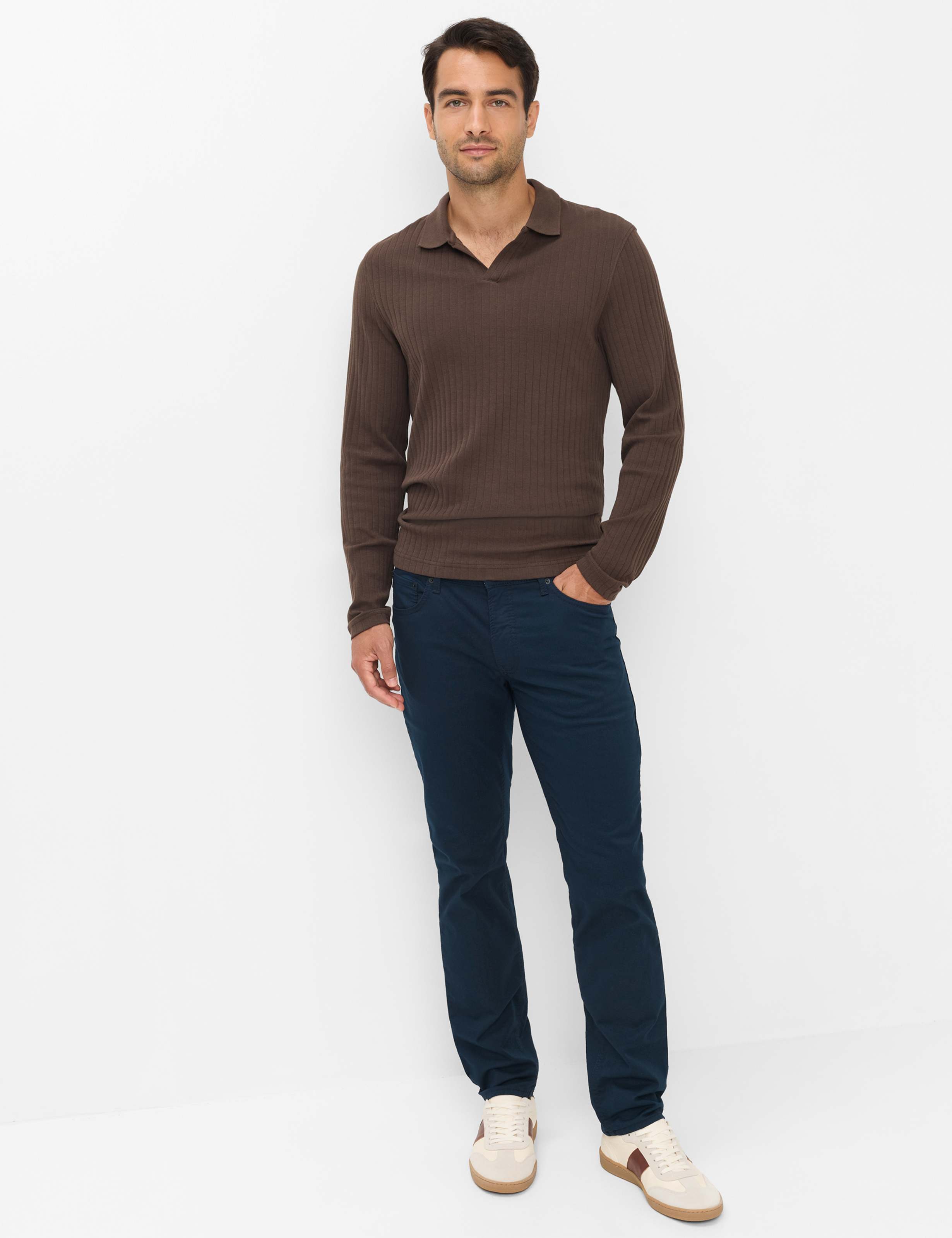 Men Style CHUCK Dark Blue Modern Fit Model Outfit