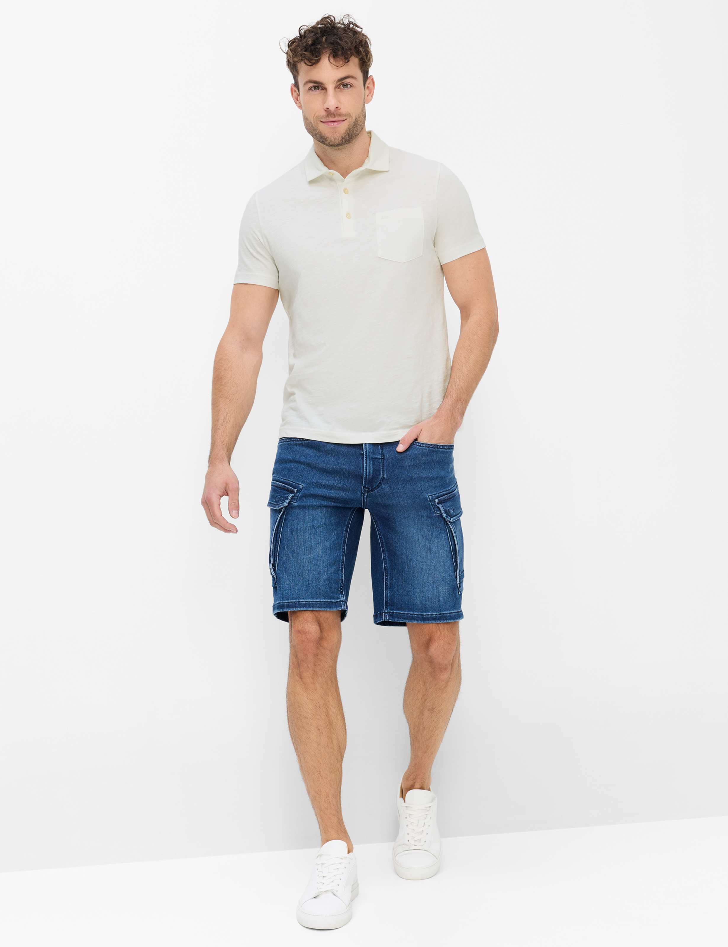 Homme Style CHRIS Denim Bleu Foncé Modern Fit Tenue du mannequin