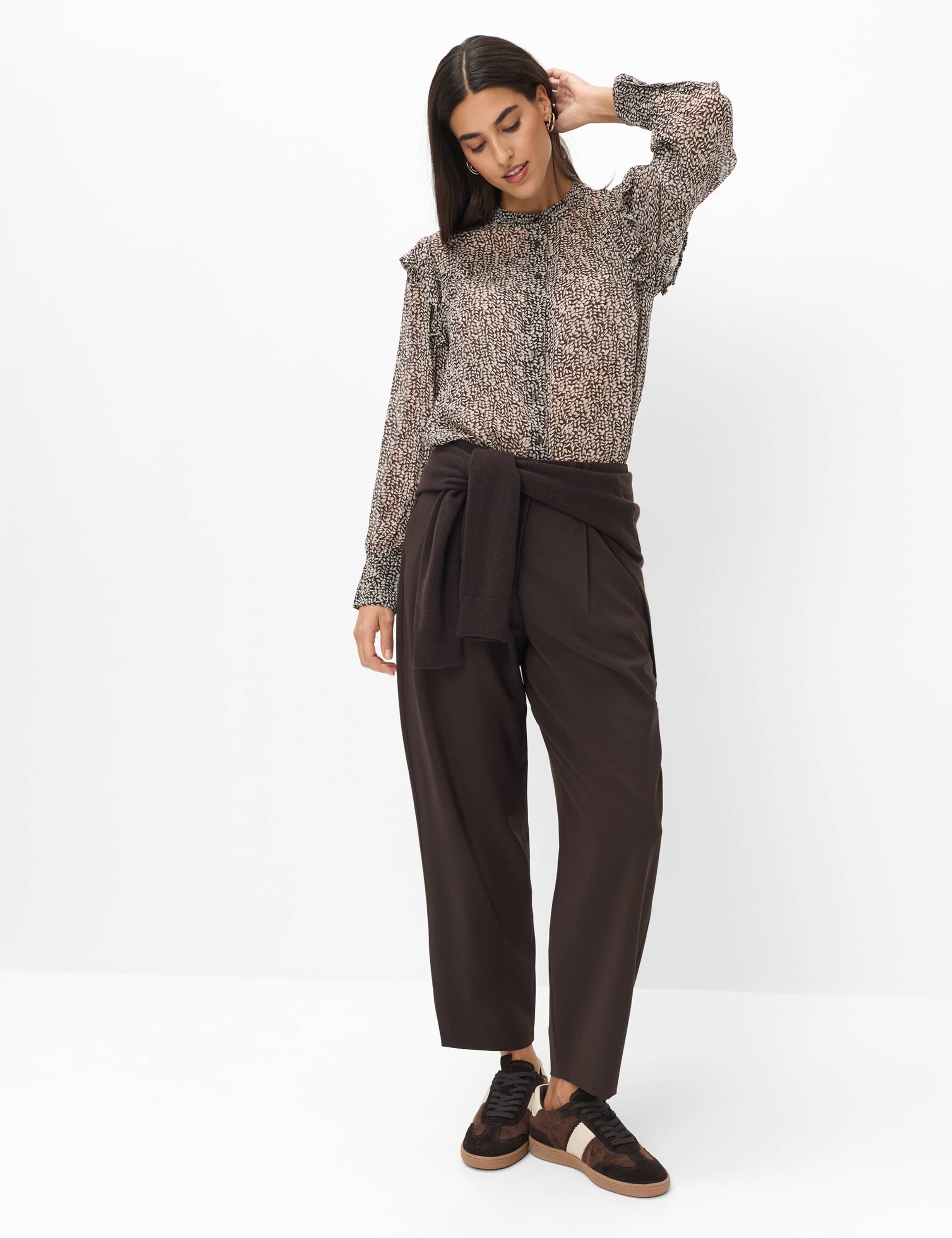 Femme Style MEGAN S Rouge Foncé Barrel Fit Tenue du mannequin
