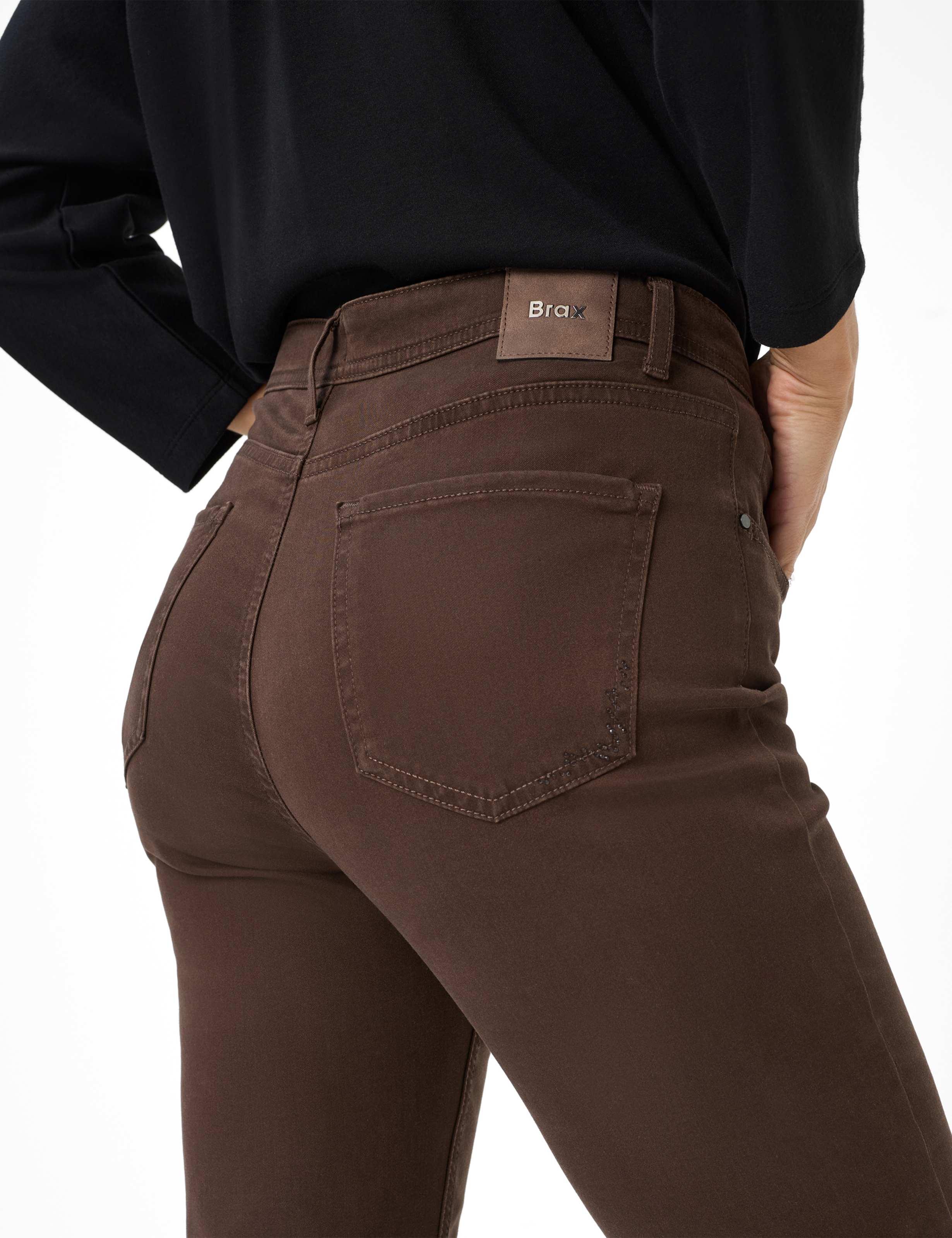 Dames Style CAROLA Perma Bruin Feminine Fit Detail 2