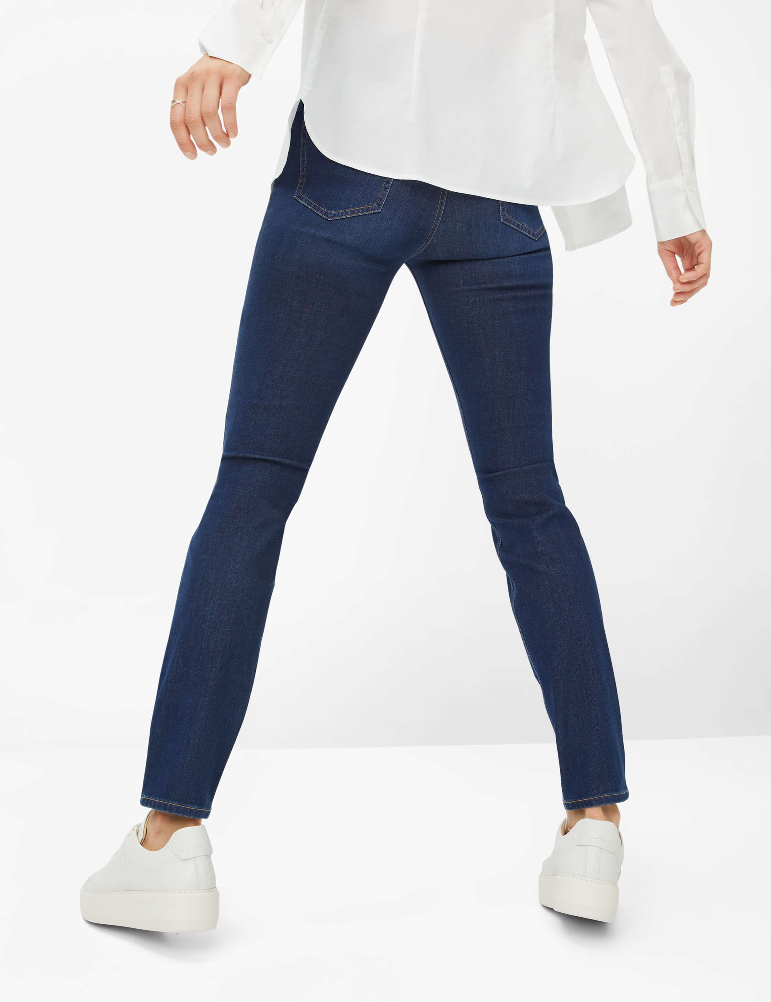 Damen Style SHAKIRA Denim Blau Slim Fit Model Rueck