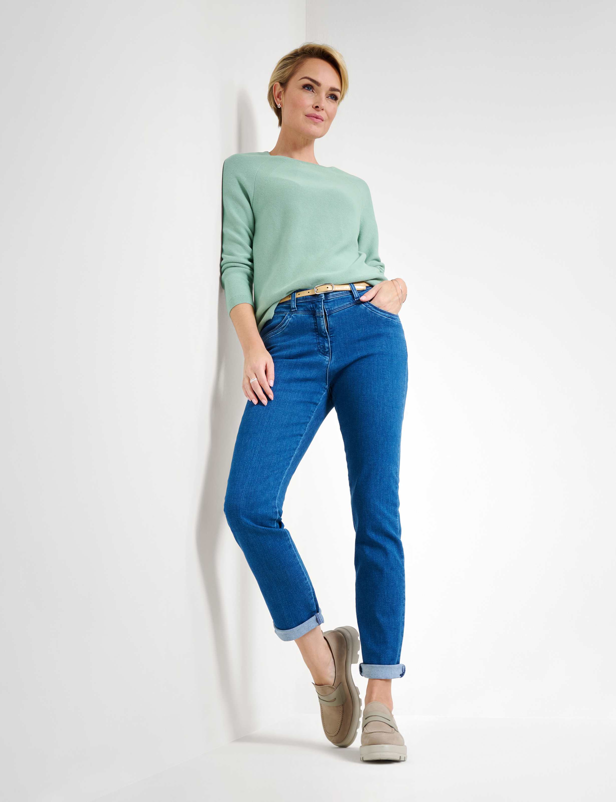 Damen Style LAURA NEW Denim Blau Super Slim Fit Model Outfit