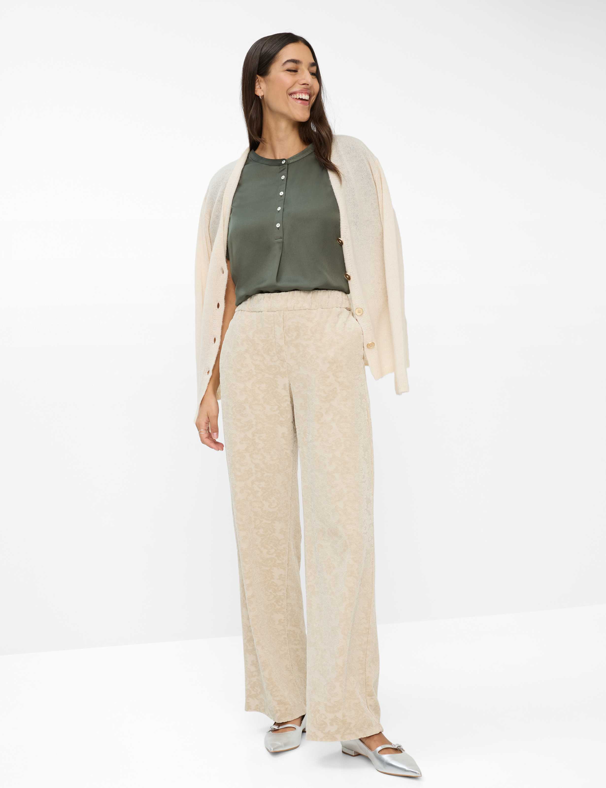 Women Style CLAIRE S Dark Green  Model Outfit