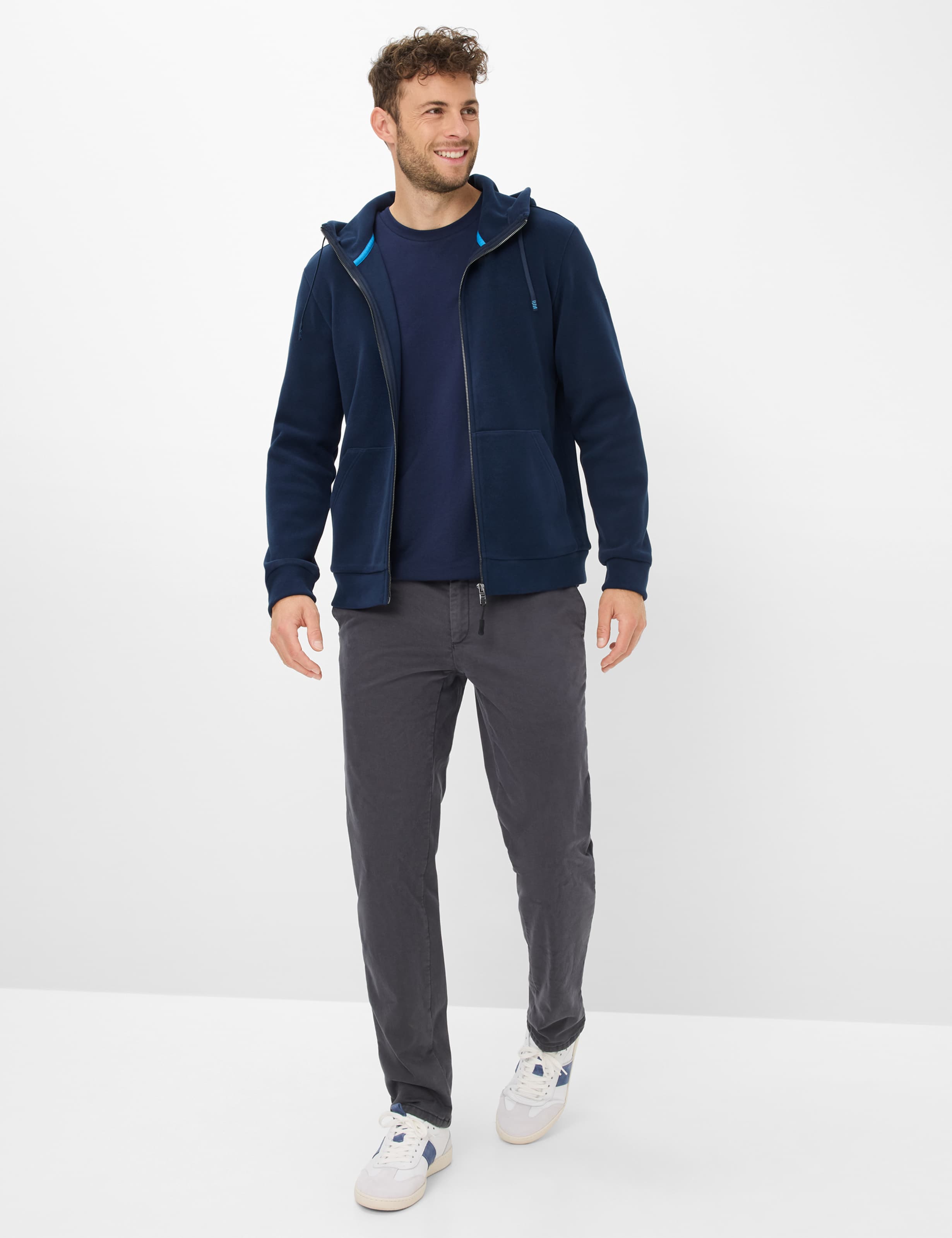 Homme Style SAMMY Bleu Foncé  Tenue du mannequin