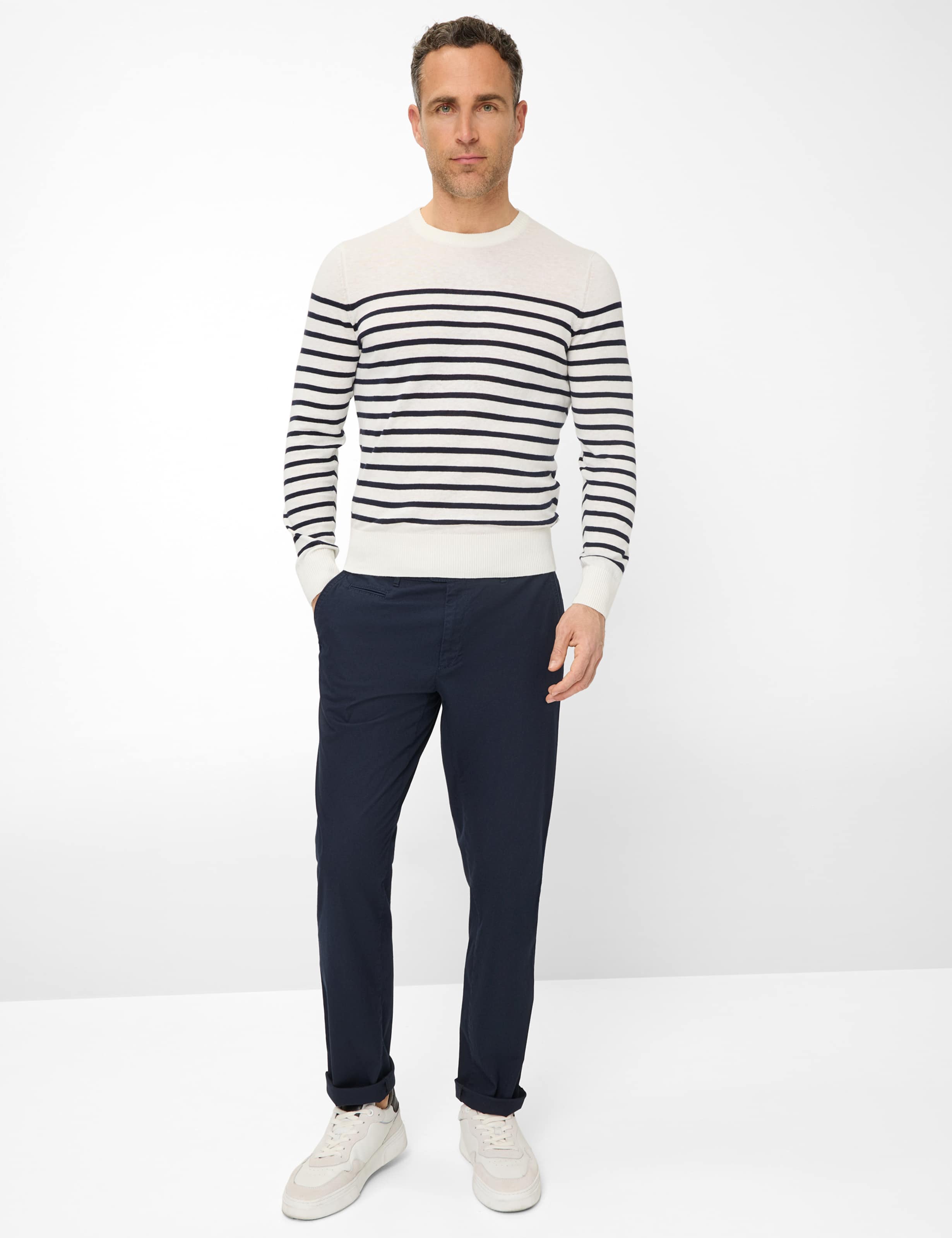 Homme Style EVEREST Bleu Foncé Regular Fit Tenue du mannequin