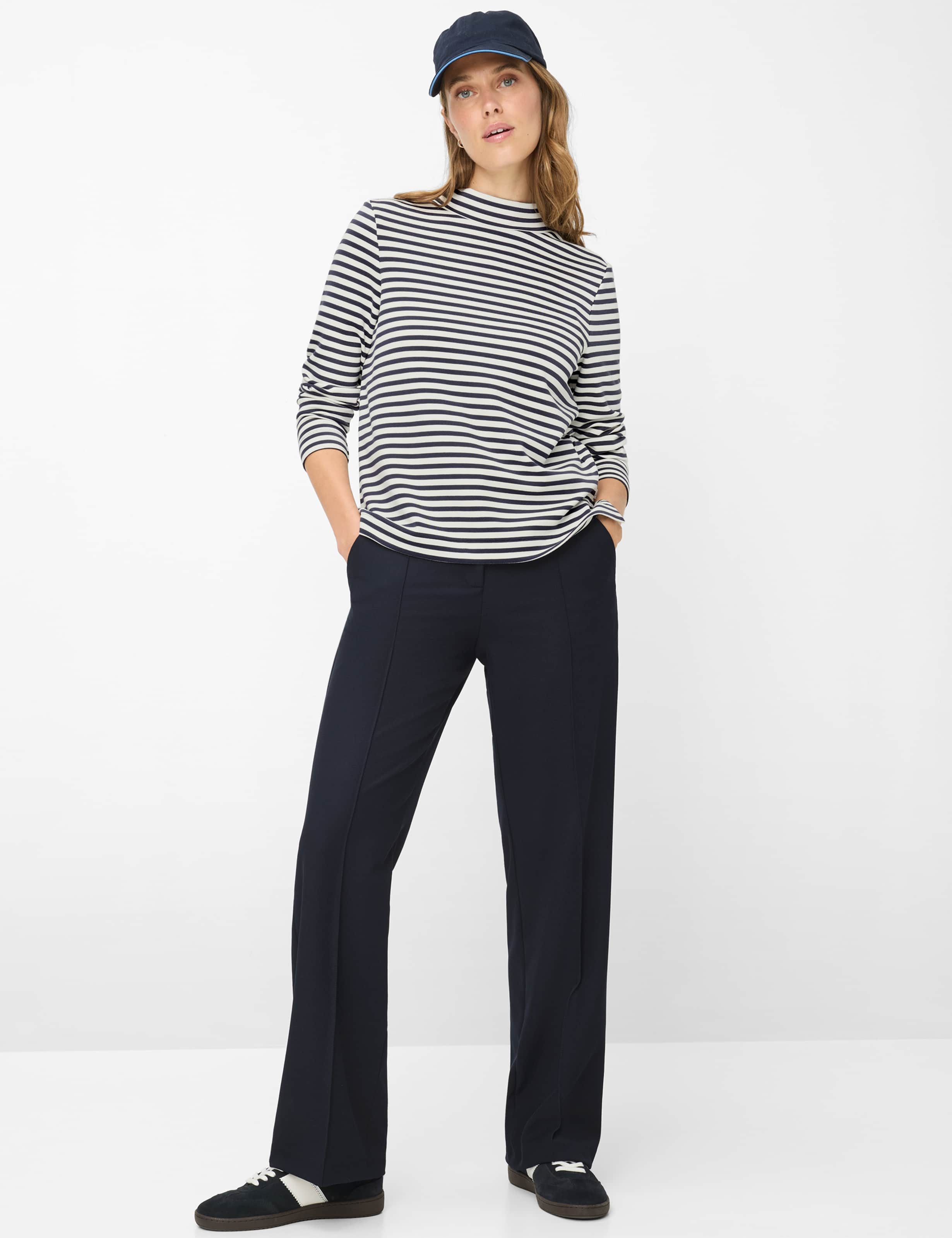 Damen Style BILLY L Dunkelblau  Model Outfit