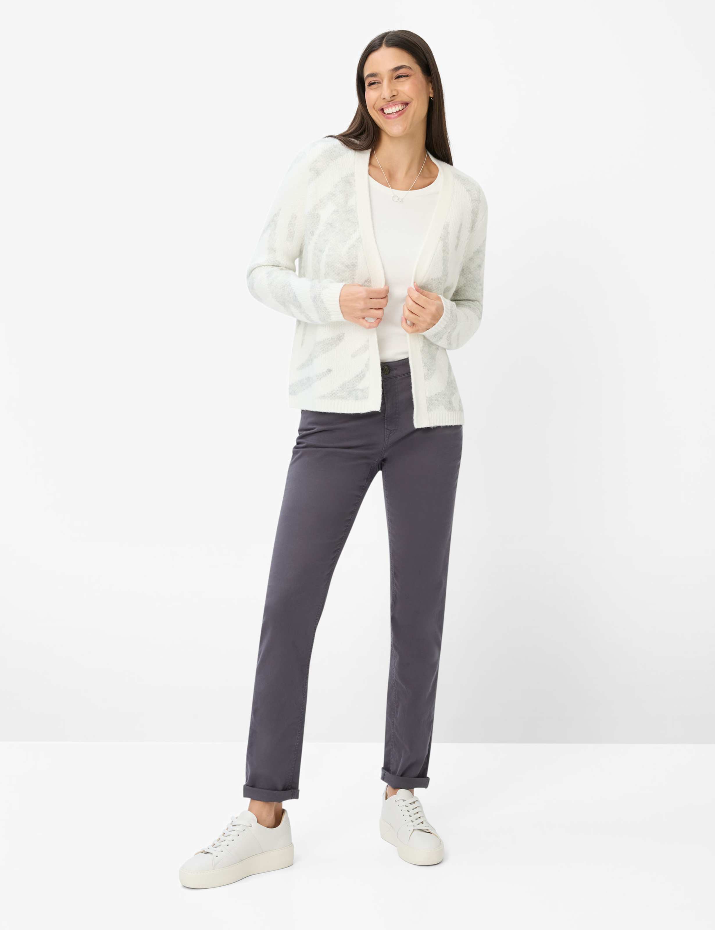 Damen Style MARY Grau Regular Fit Model Outfit