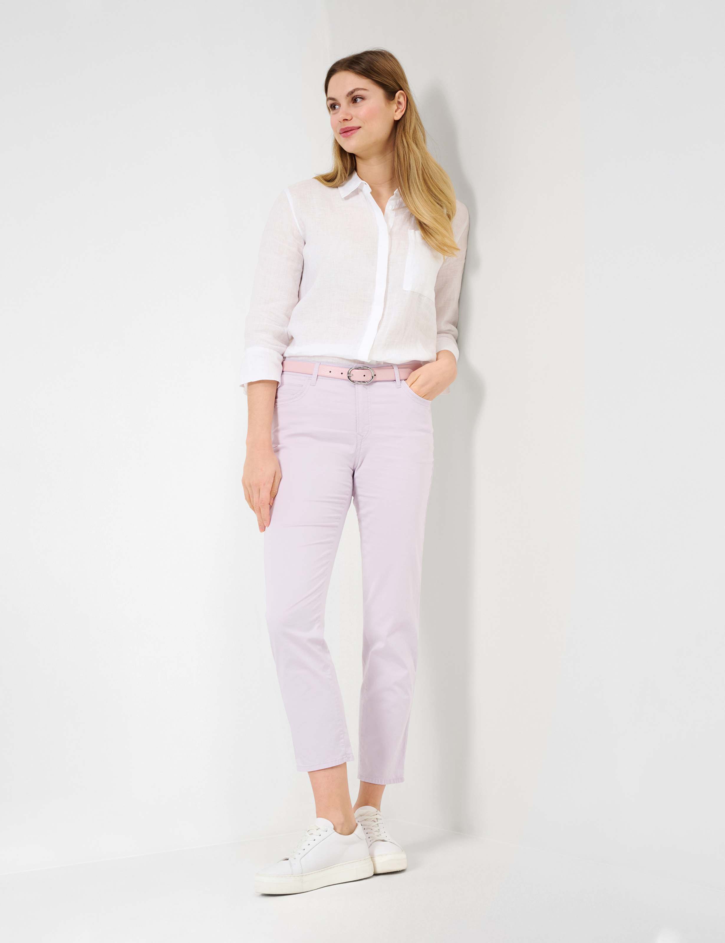 Women Style CAROLA S SOFT PURPLE Feminine Fit Model Outfit