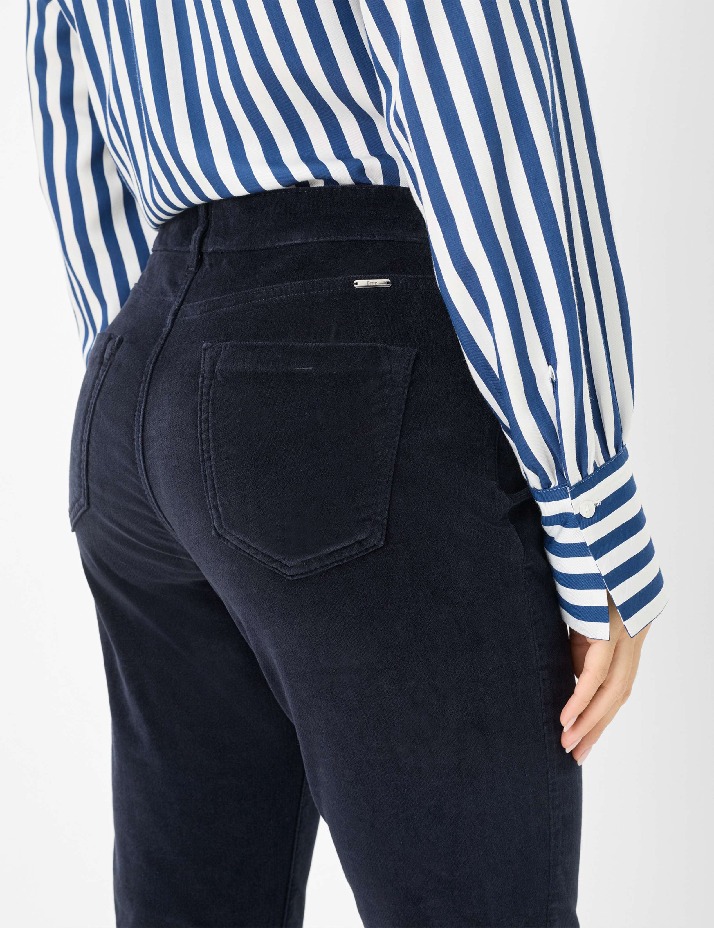 Damen Style CAROLA Dunkelblau Feminine Fit Detail 2