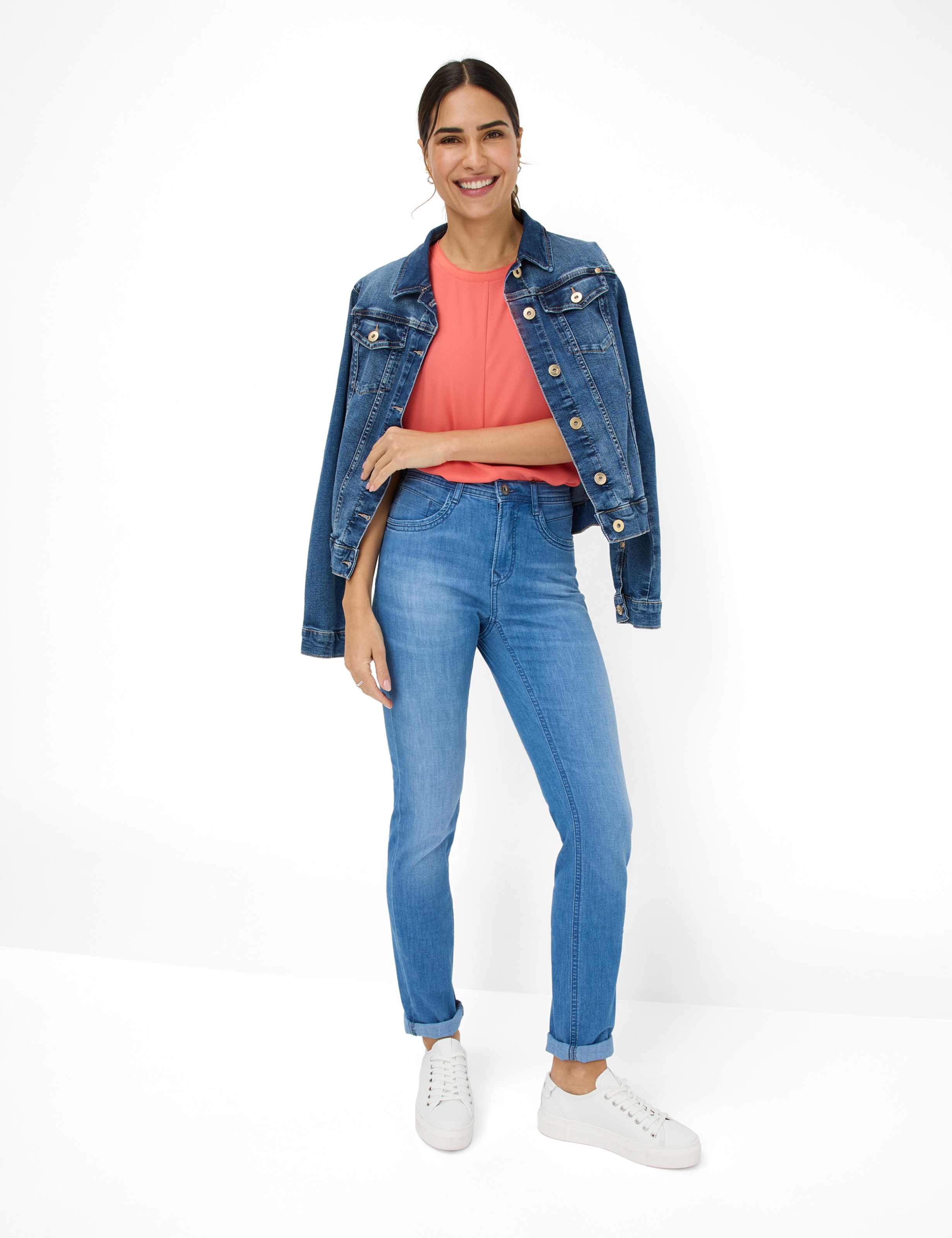Women Style CAROLA Denim Blue Feminine Fit Model Outfit