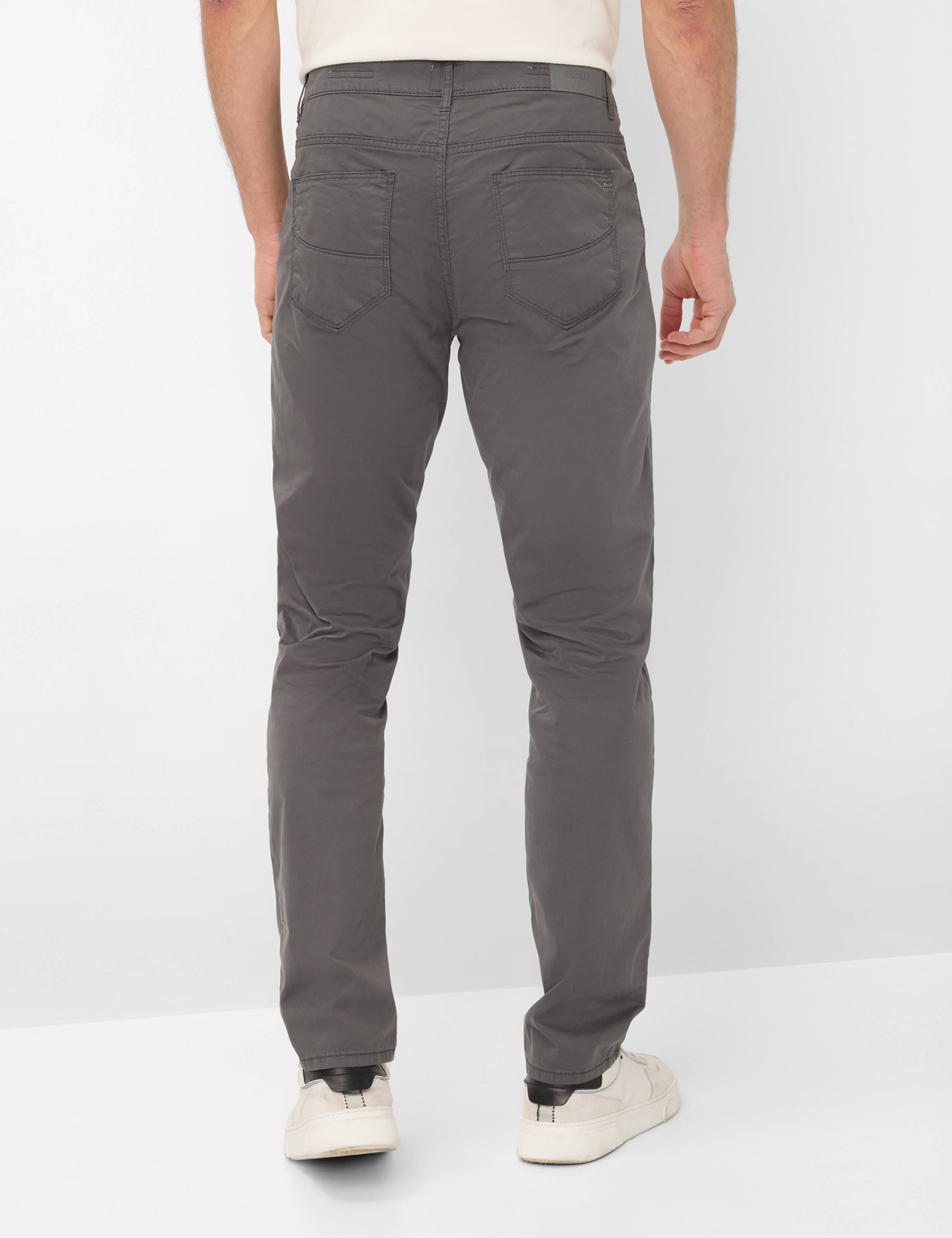 Herren Style CADIZ Dunkelgrau Straight Fit Model Rueck