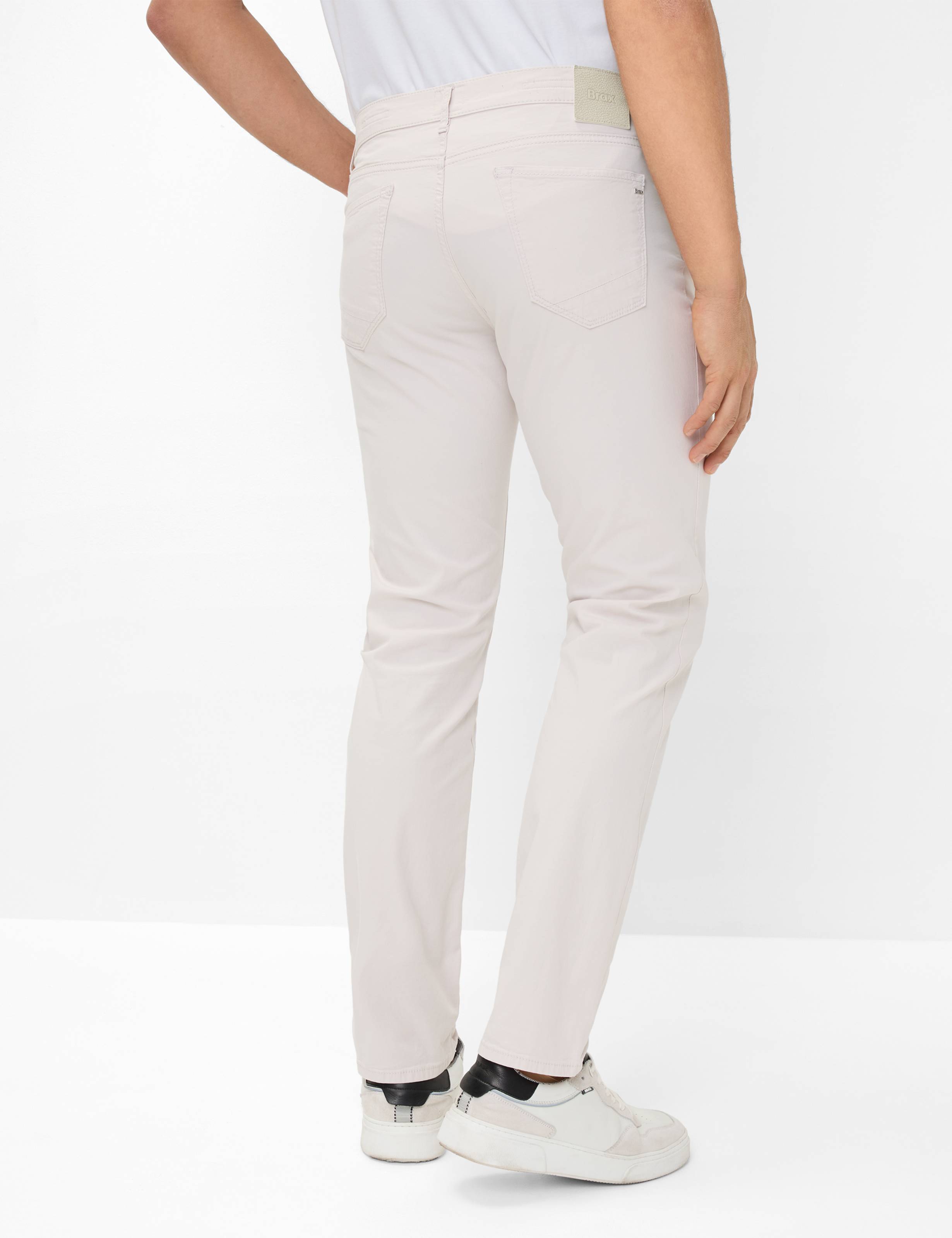 Herren Style CHUCK Hellbeige Modern Fit Model Rueck