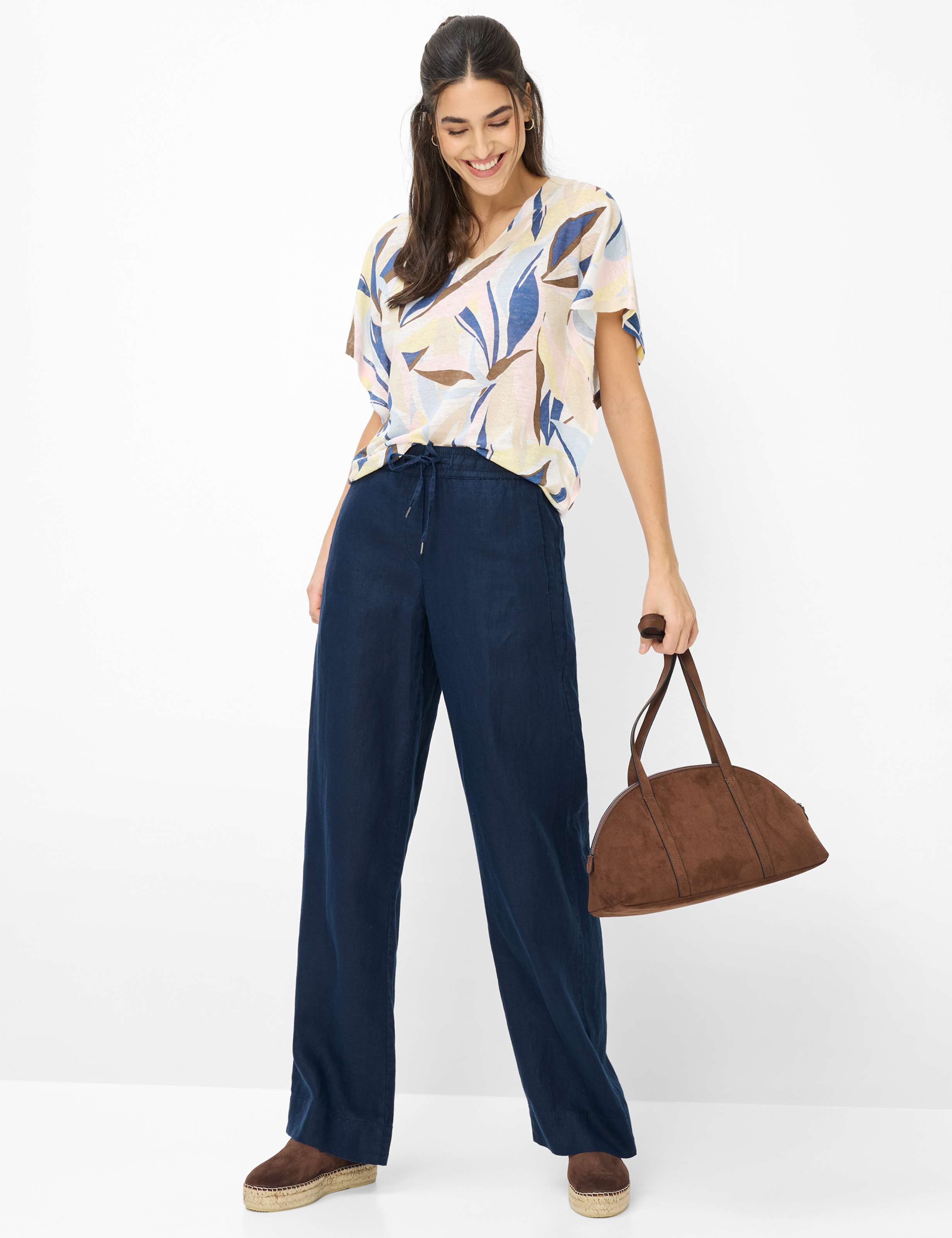 Damen Style FARINA Dunkelblau Wide Leg Model Outfit