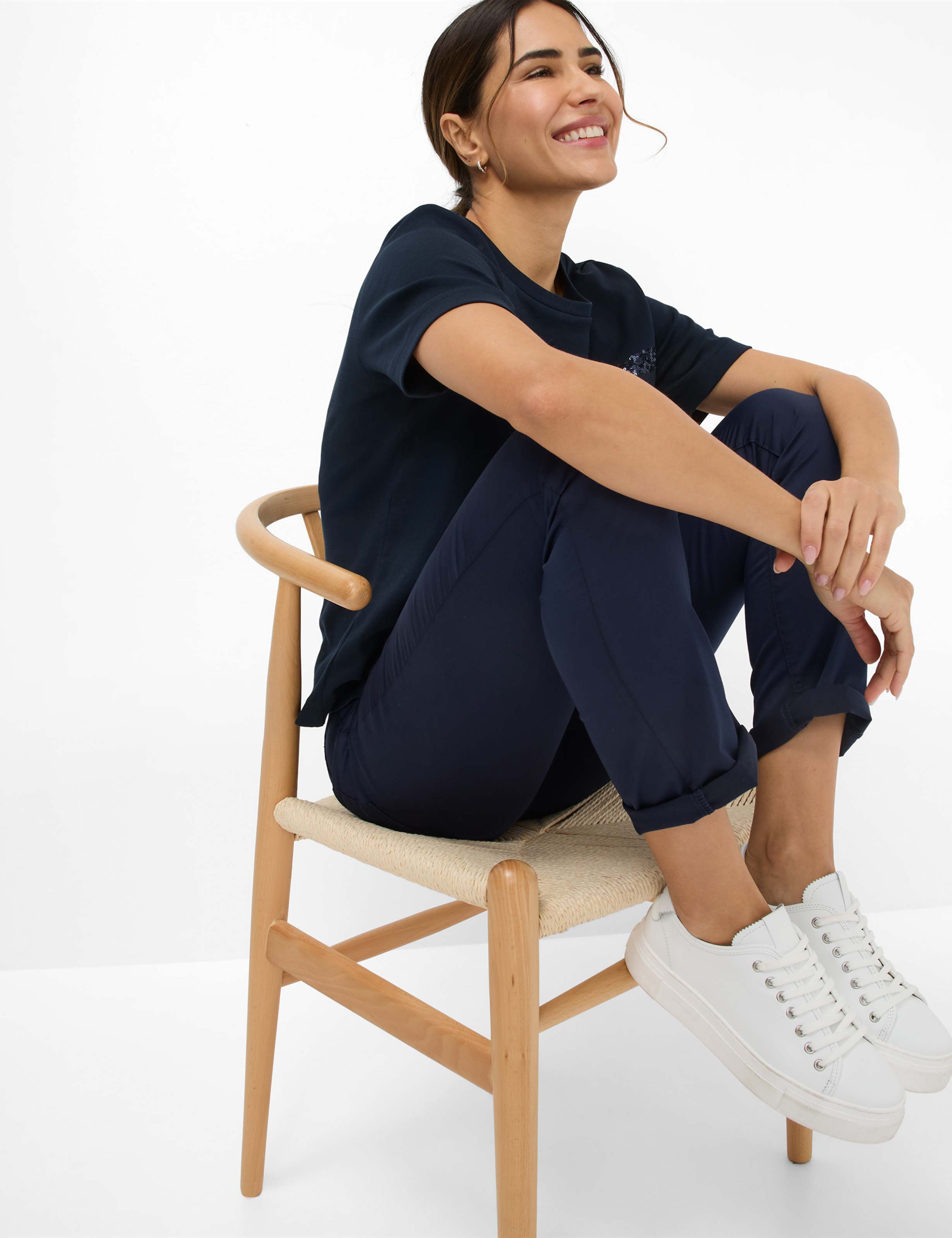 Damen Style CAROLA Dunkelblau Feminine Fit Detail 1