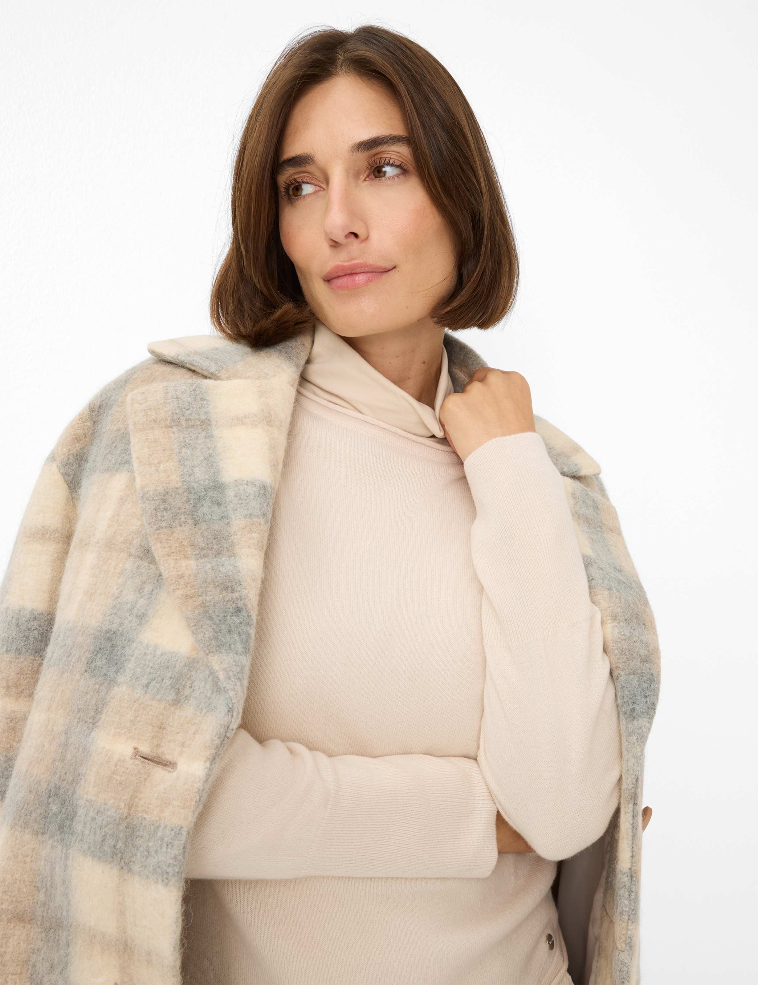 Women Style LIZ Cream White  Detail 2