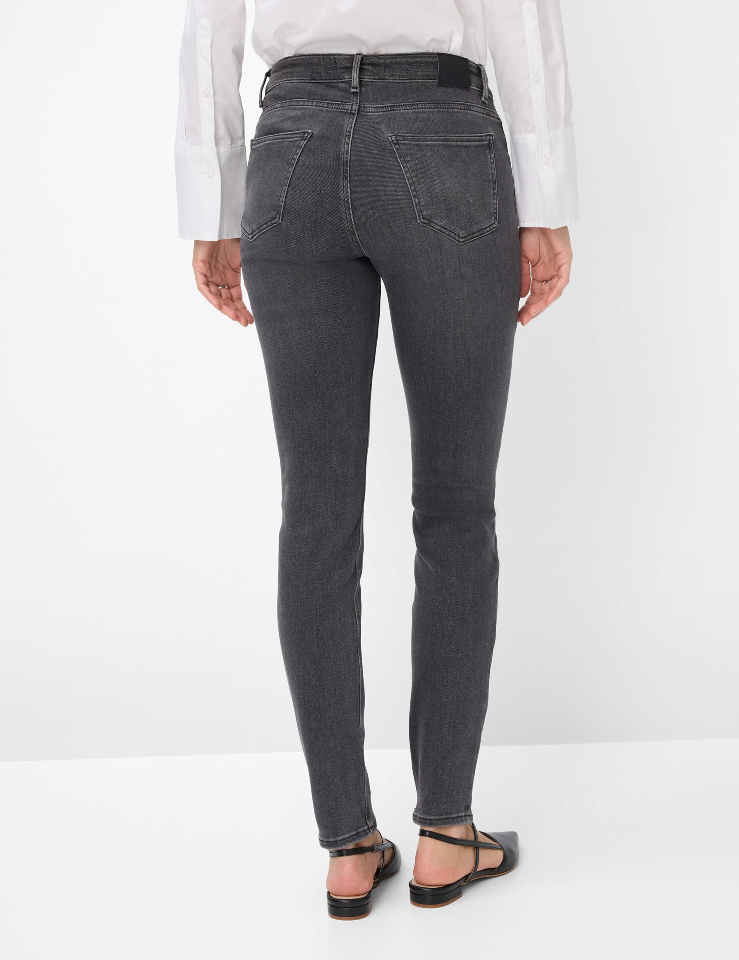 Damen Style SHAKIRA Denim Grau Slim Fit Model Rueck