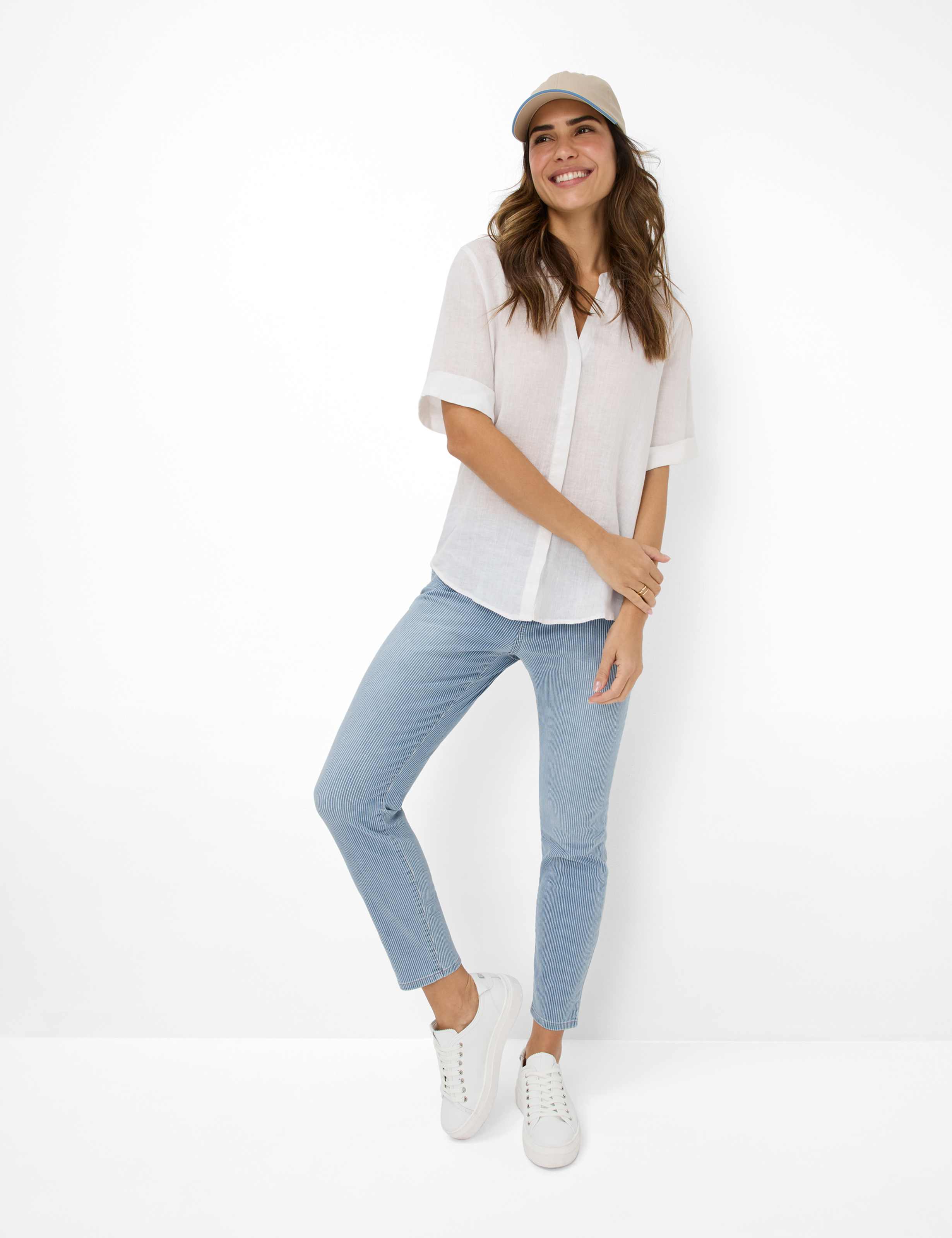 Women Style VERI White  Model Outfit