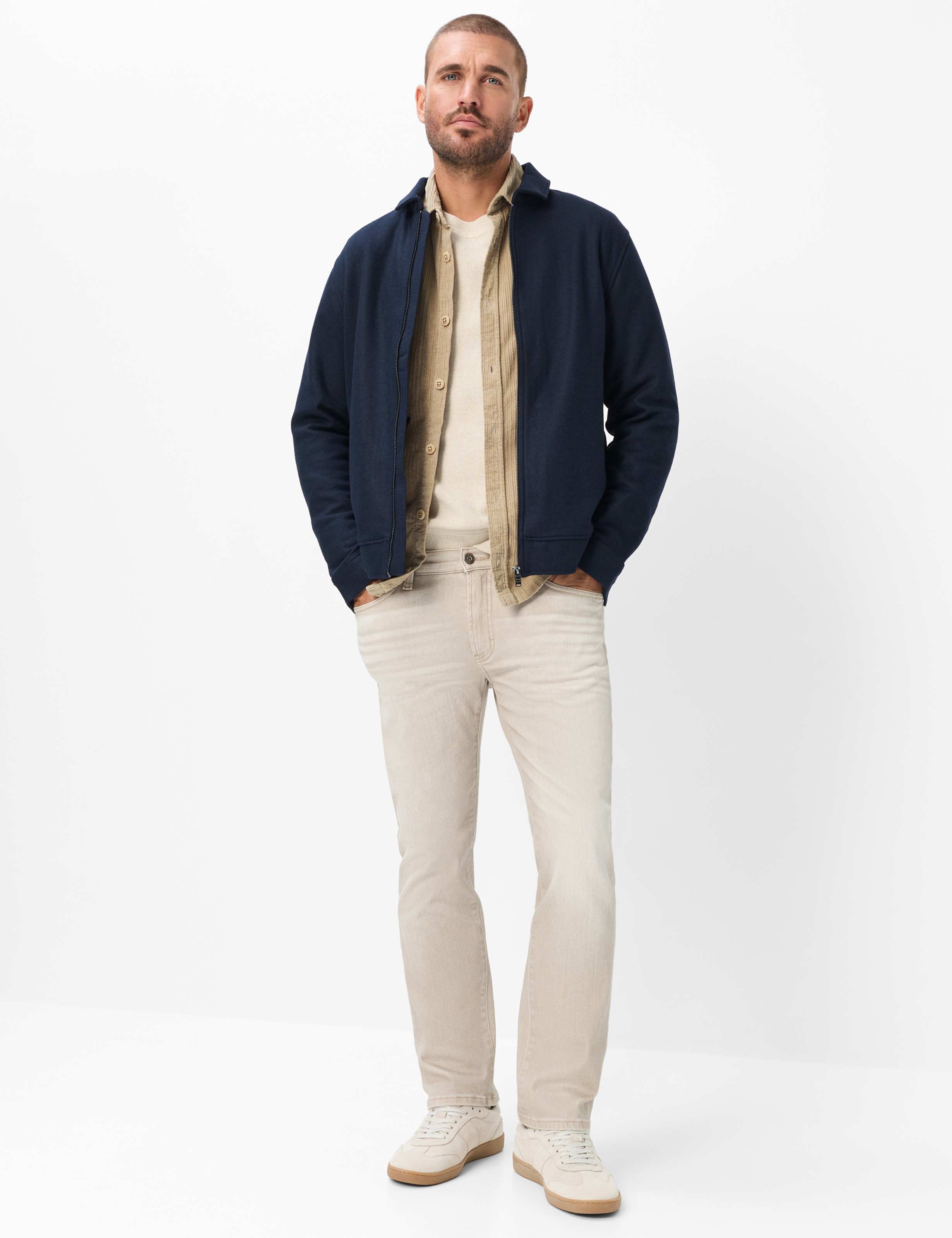 Herren Style CLINT Denim Beige Relaxed Fit Model Outfit