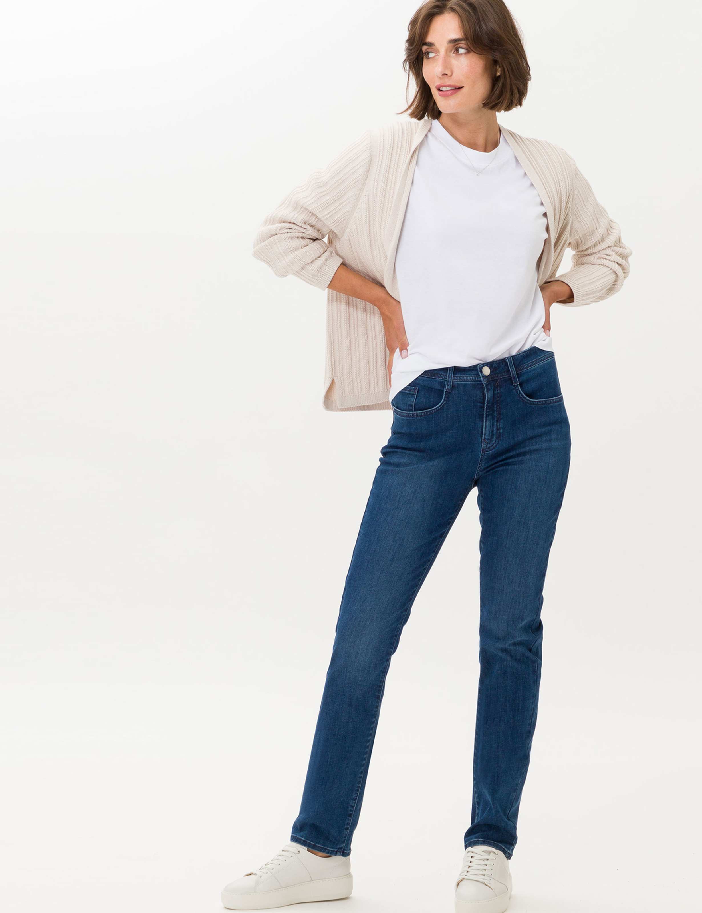 Women Style CAROLA Denim Blue Feminine Fit Model Outfit