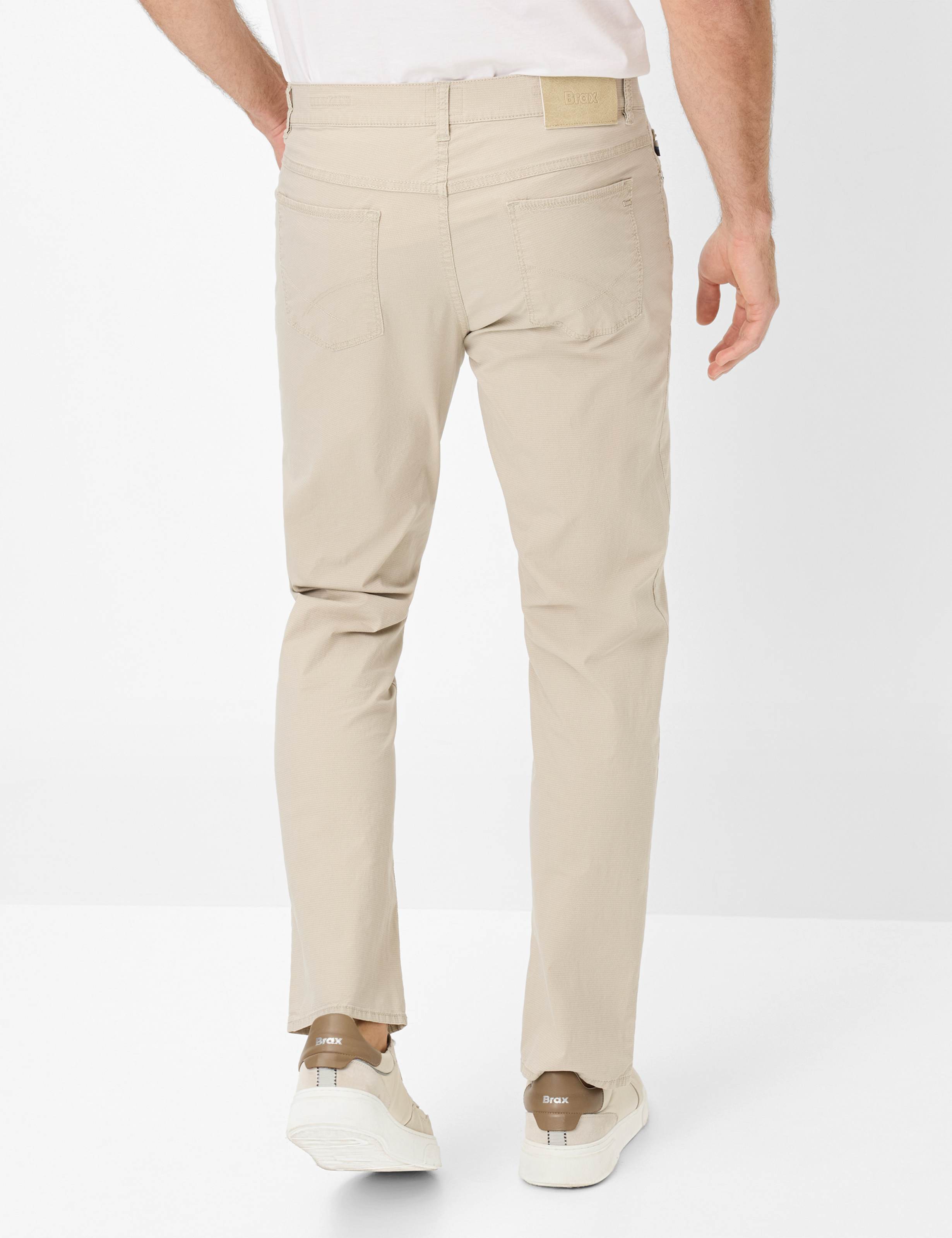 Heren Style COOPER Lichtbeige Regular Fit Model achterkant