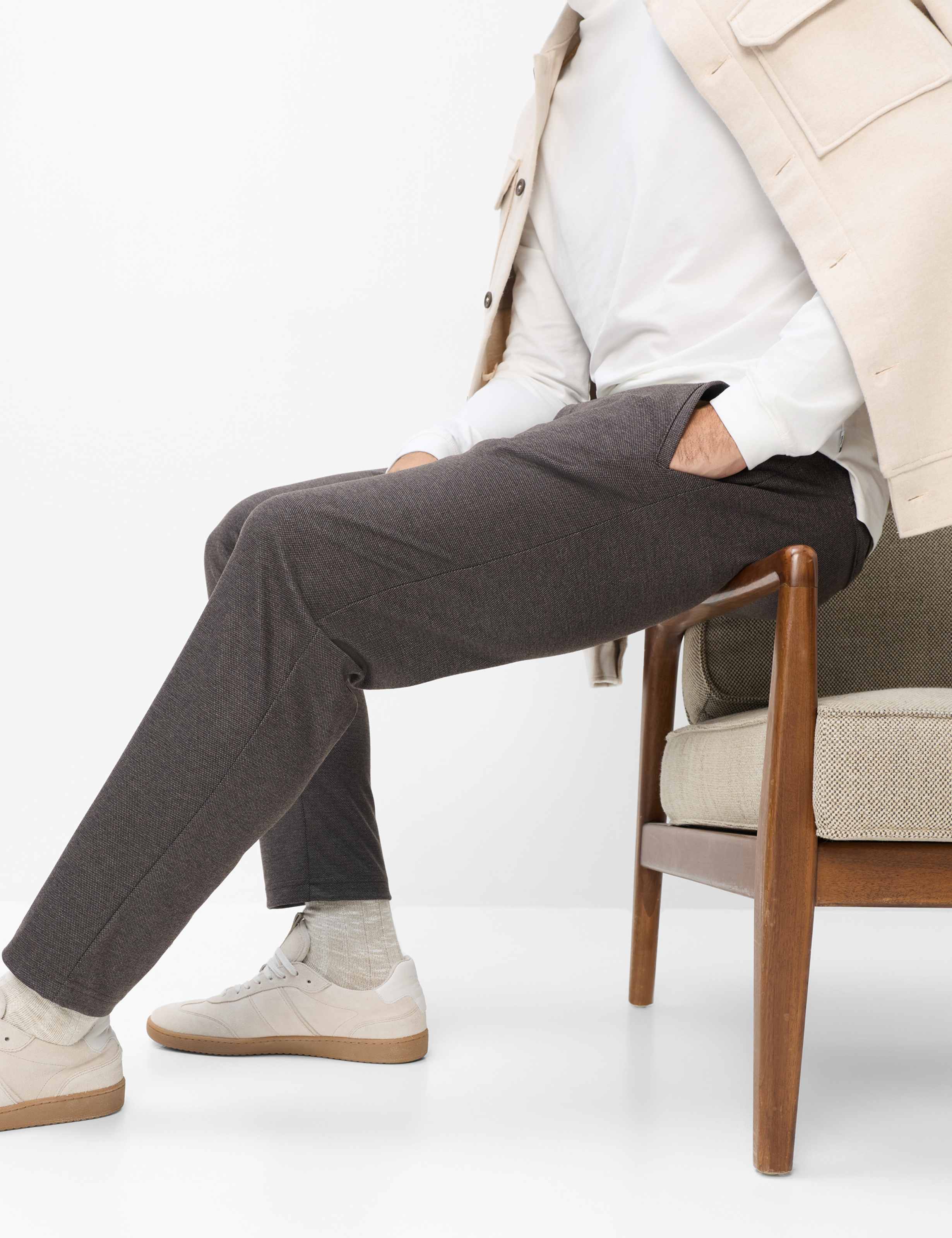 Herren Style PHIL Dunkelbraun Tapered Fit Detail 1