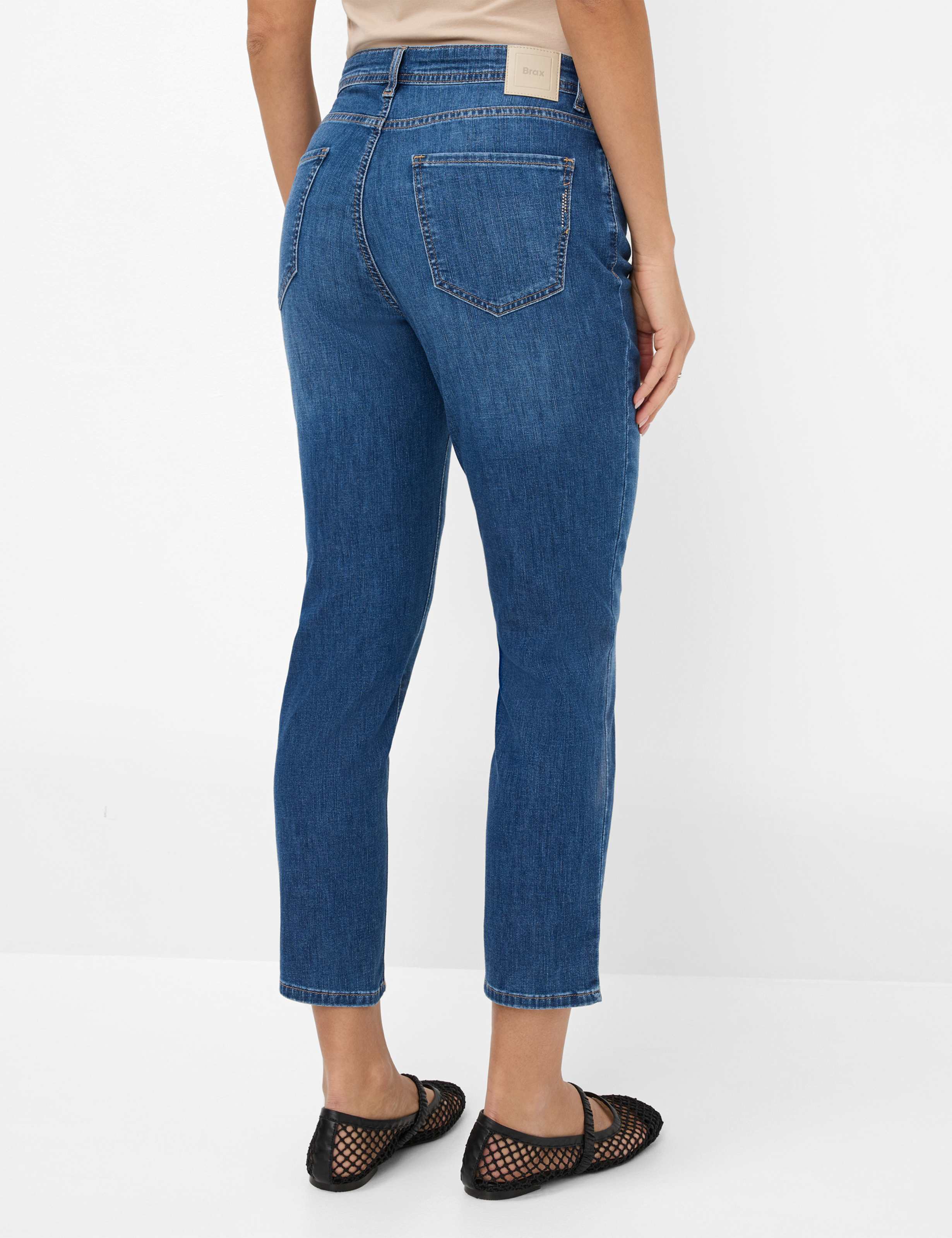 Damen Style CAROLA S Denim Blau Feminine Fit Model Rueck