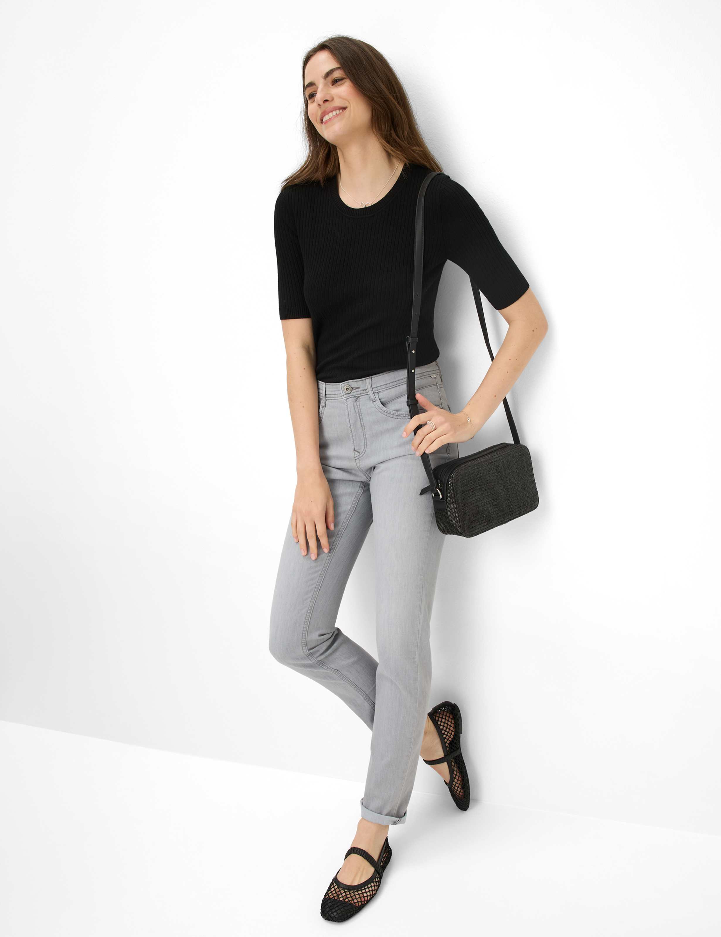 Women Style CAROLA Denim Light Gray Feminine Fit Model Outfit