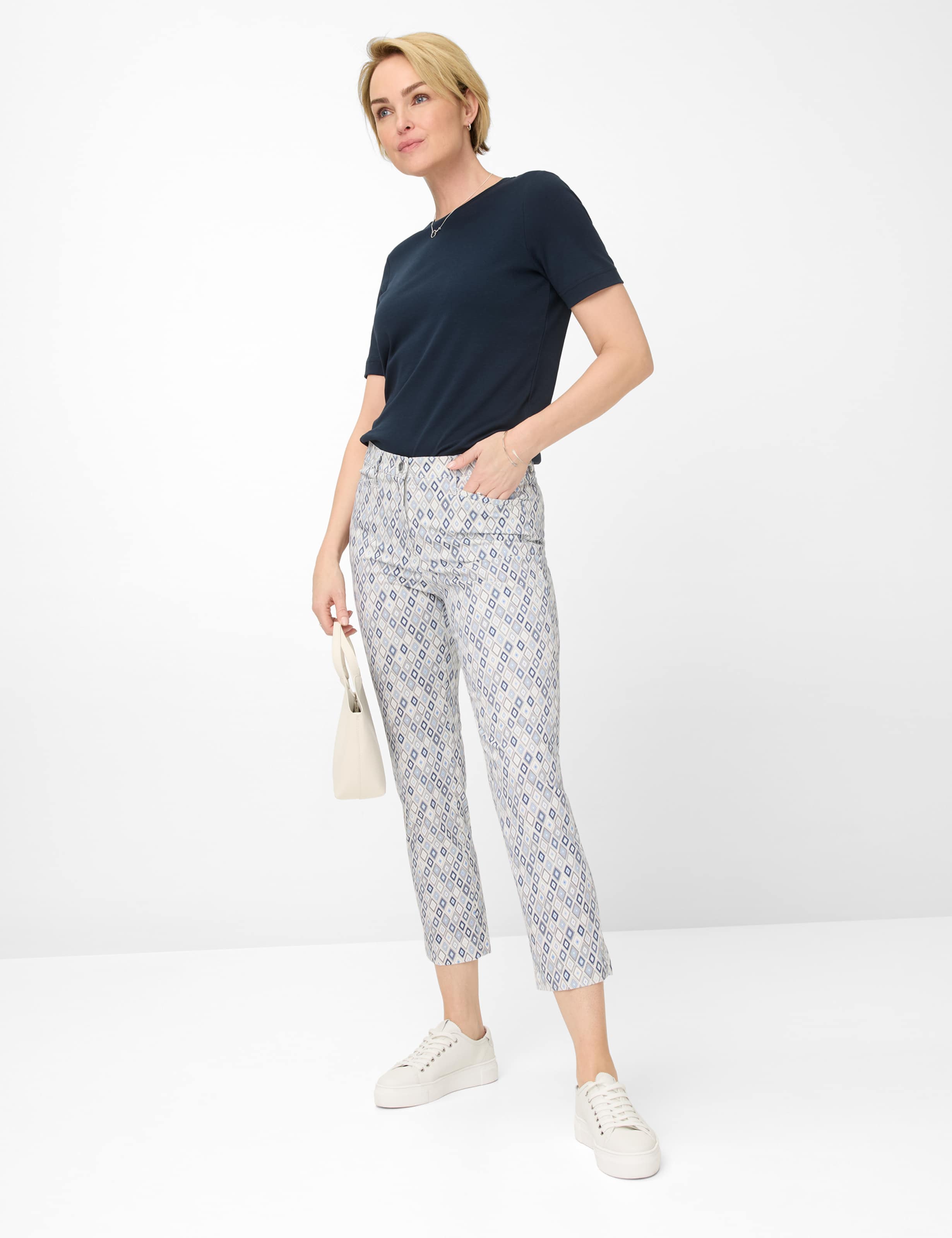 Damen Style LORELLA Mehrfarbig Super Slim Fit Model Outfit