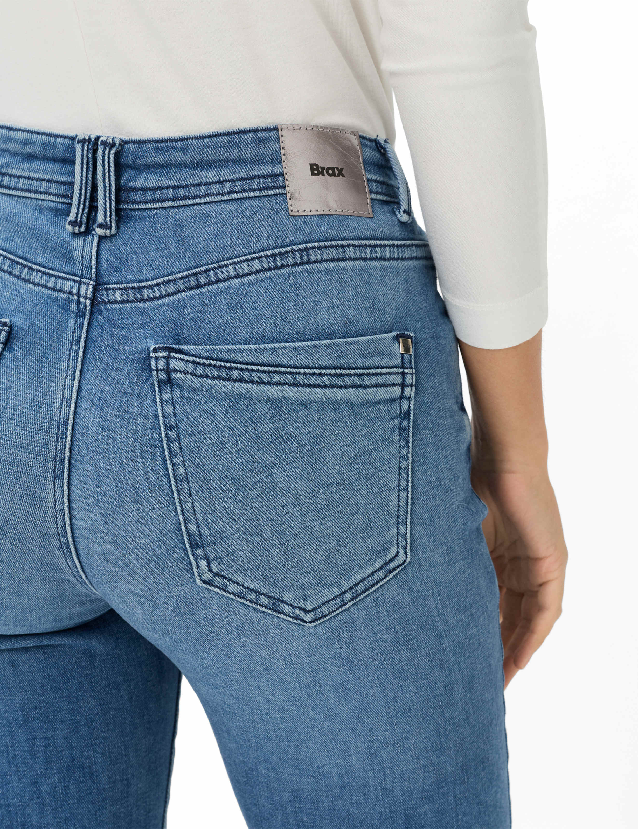 Femme Style CAROLA Denim Bleu Clair Feminine Fit Détail 2