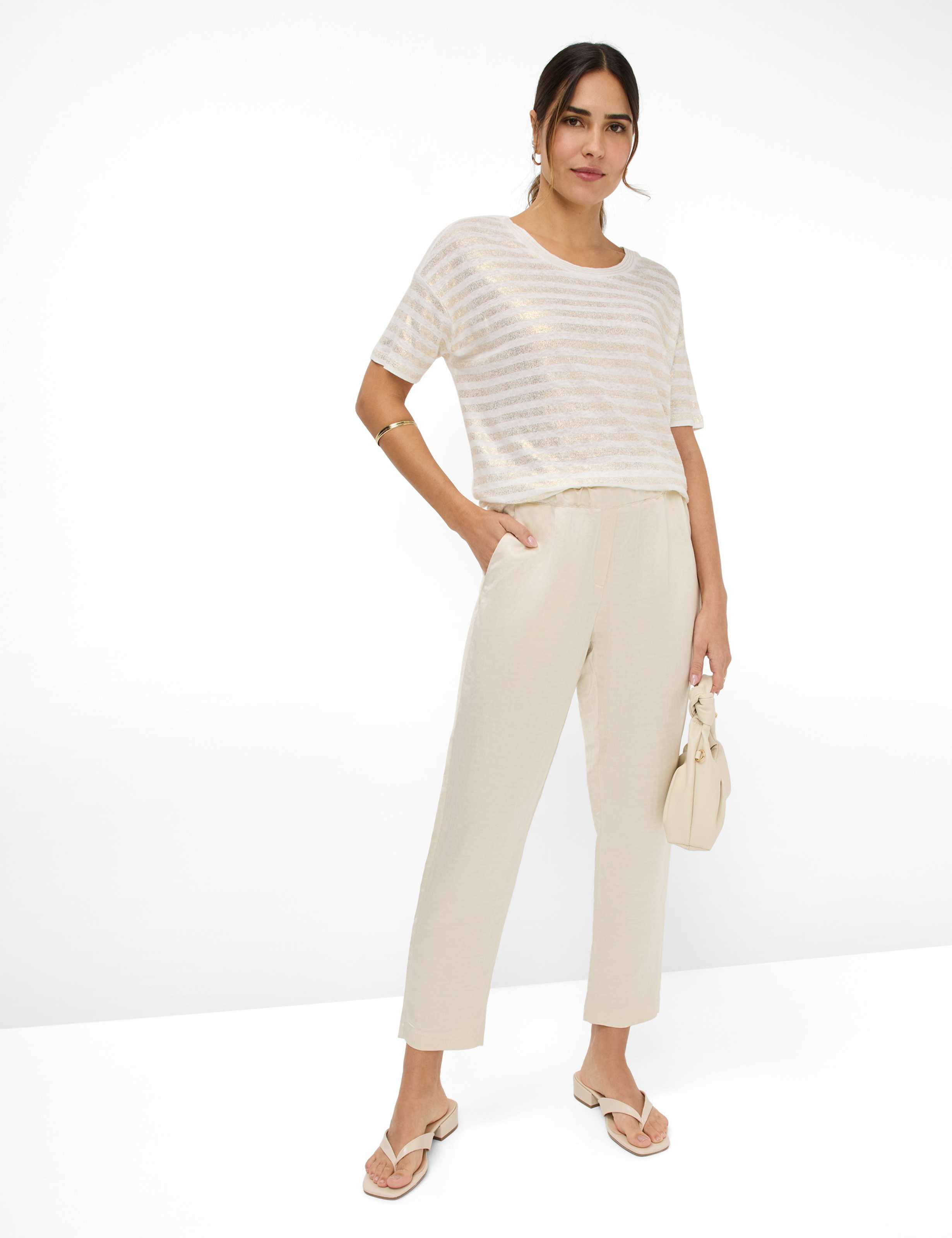Damen Style MONA S Hellbeige Relaxed Fit Model Outfit