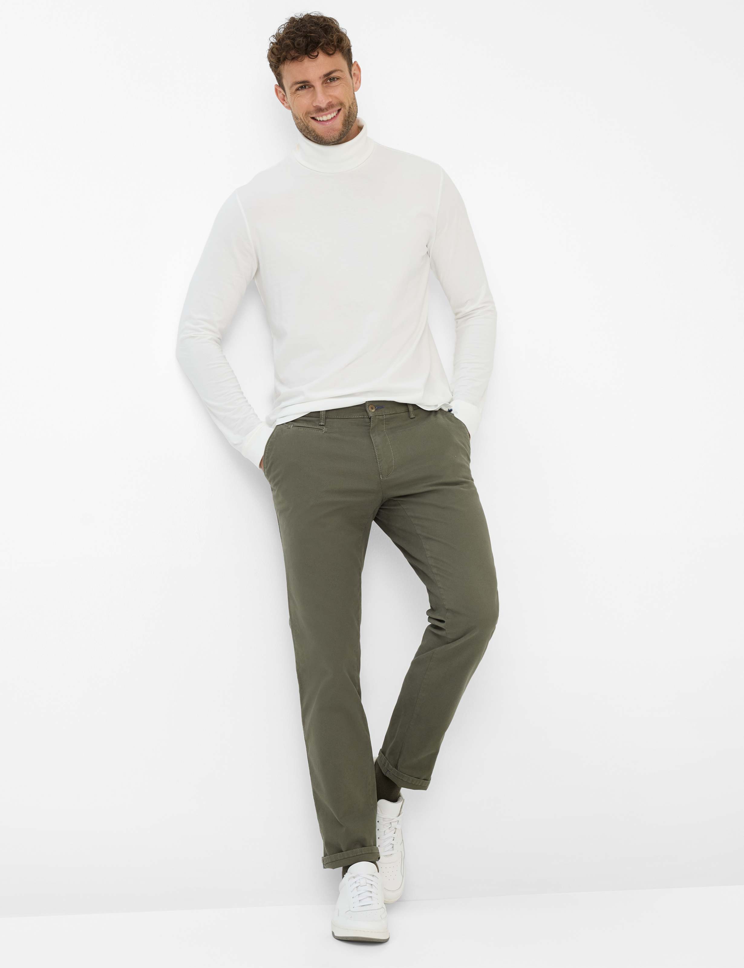 Herren Style FABIO IN Grün - Oliv Modern Fit Model Outfit