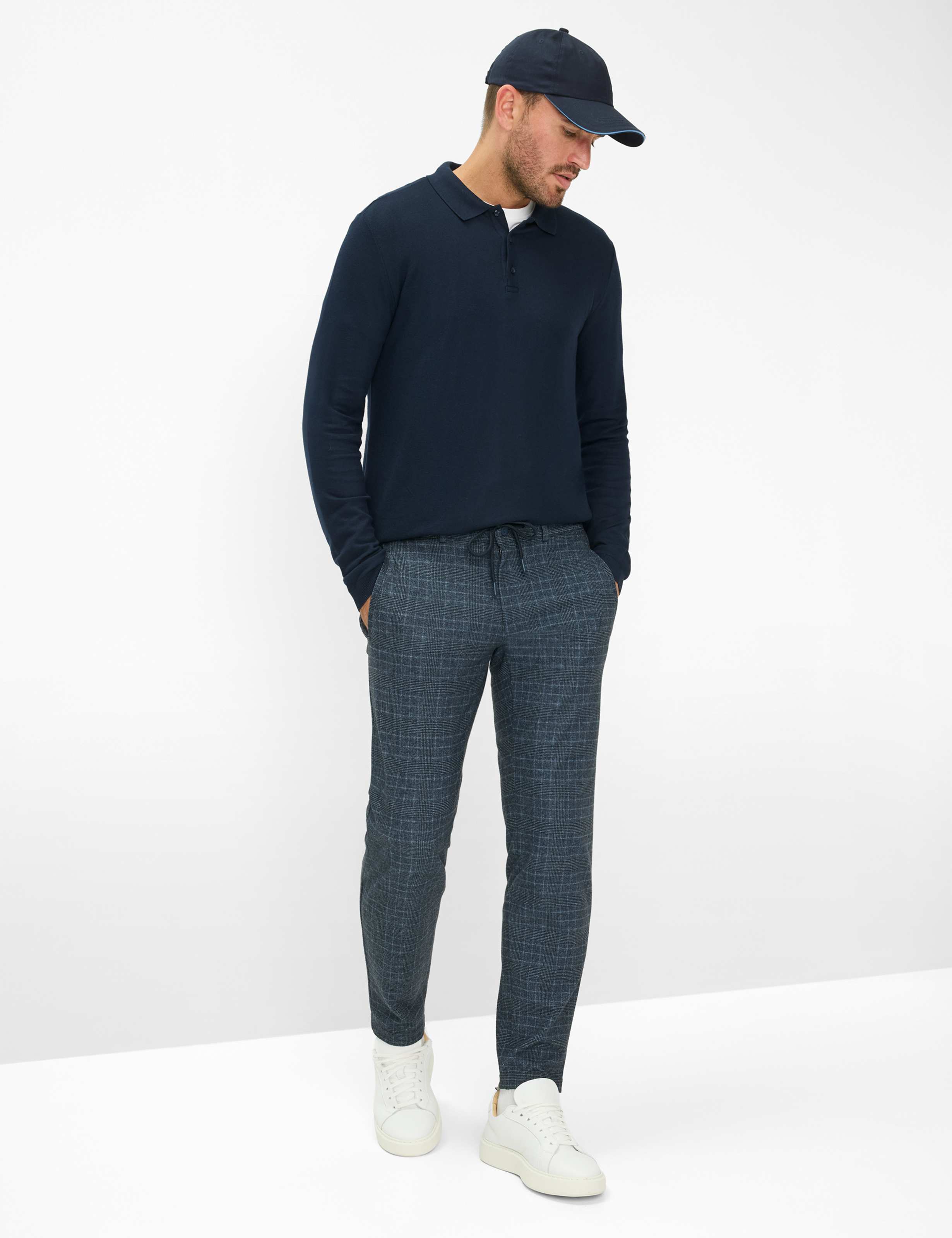 Homme Style PHIL Bleu Foncé Relaxed Fit Tenue du mannequin