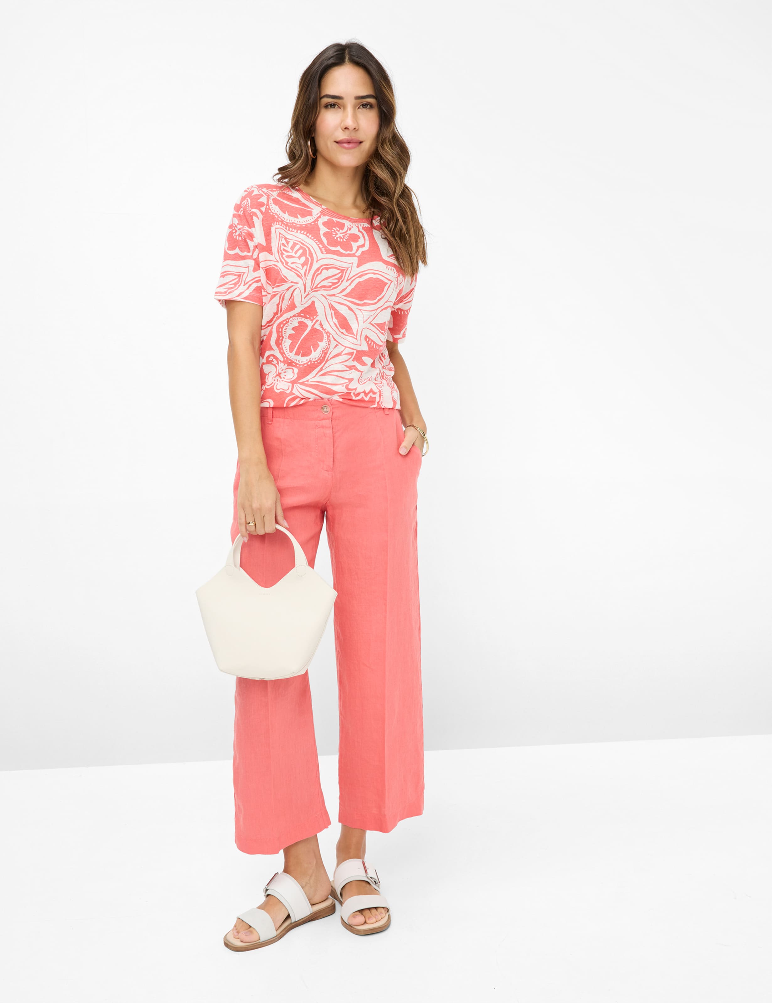 Women Style CANDICE Light Red  Model Outfit