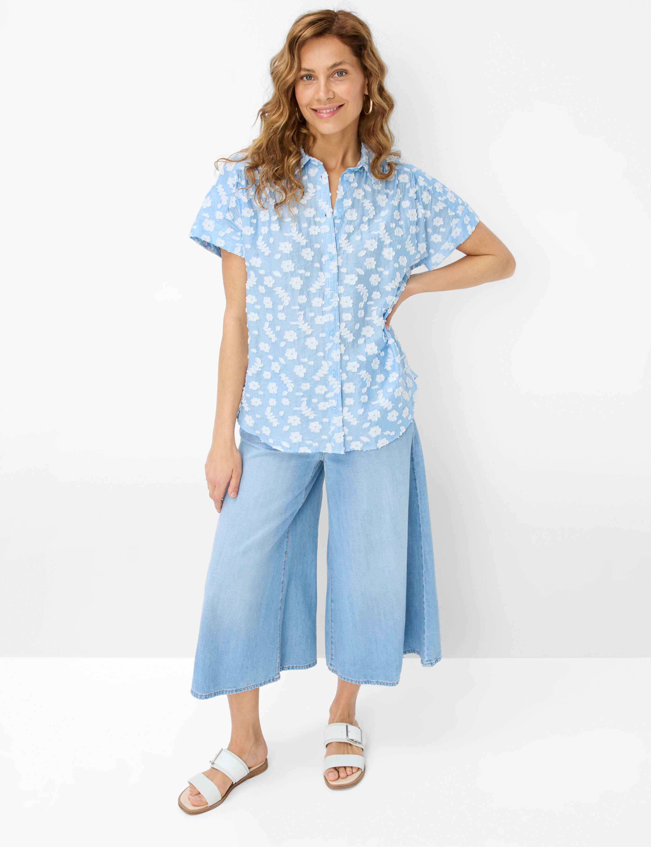Women Style VIV Light Blue  Model Outfit