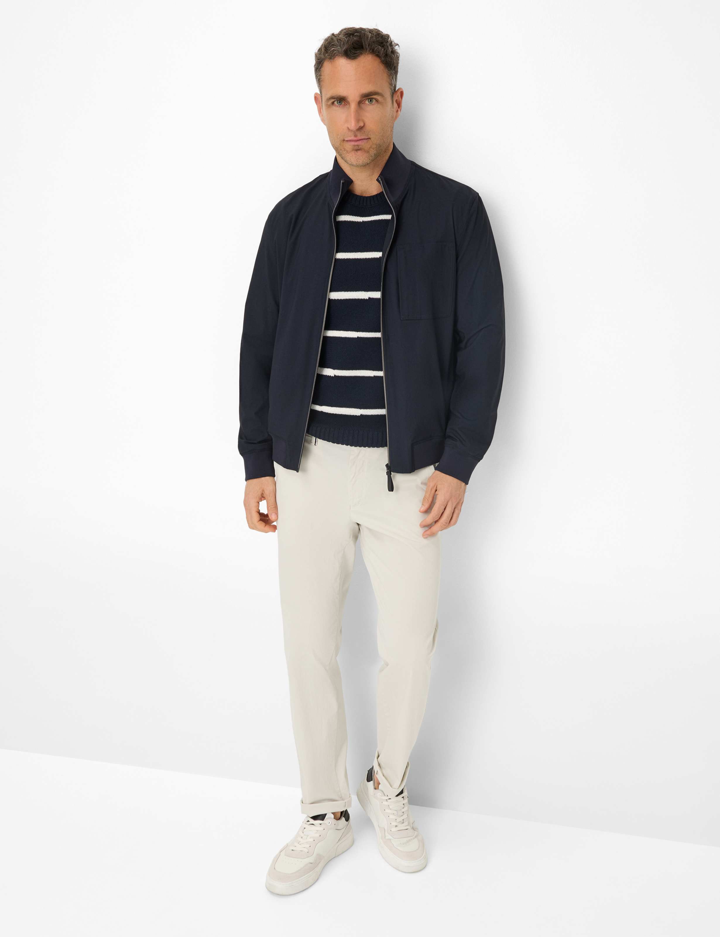 Herren Style JIM Hellbeige Regular Fit Model Outfit