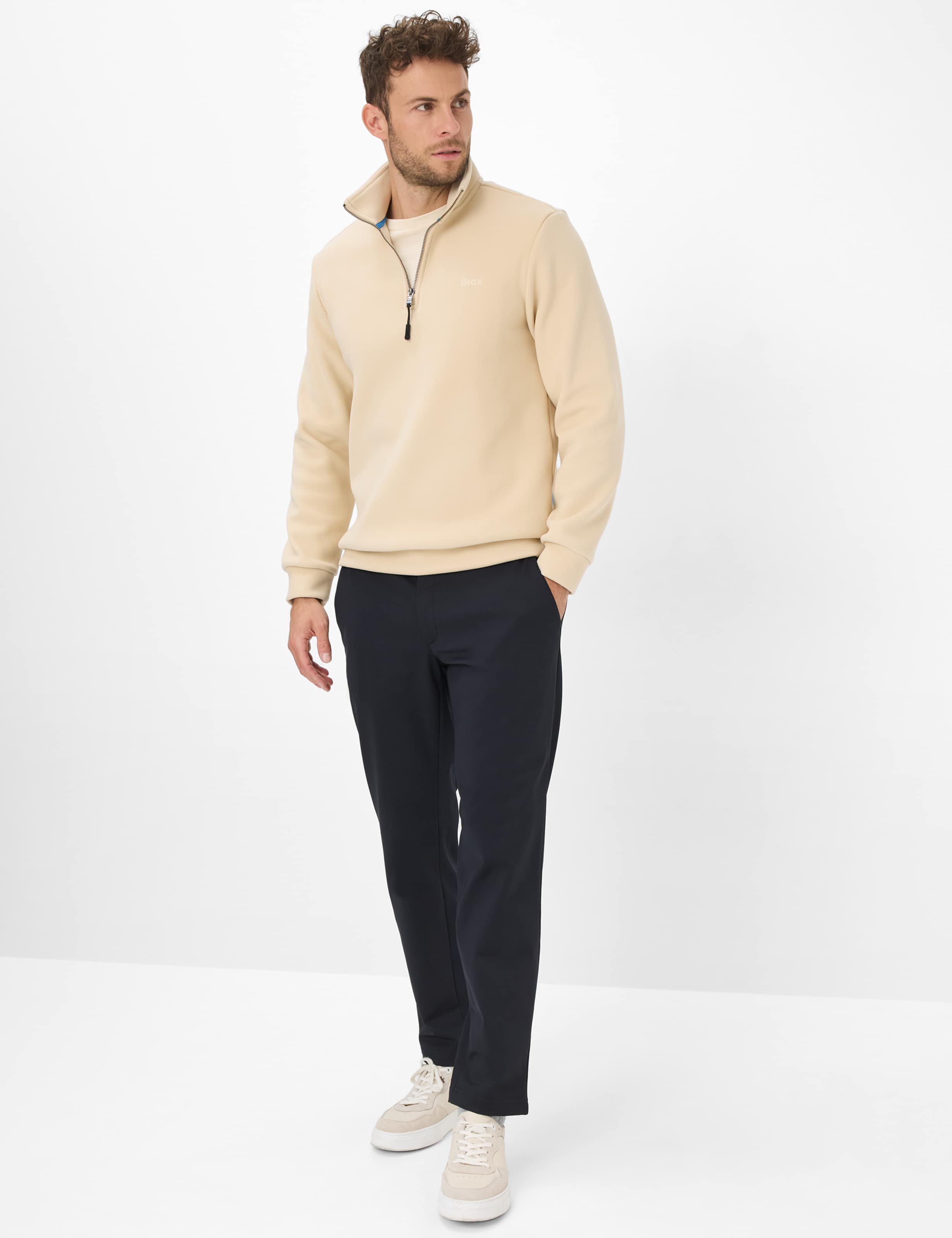 Homme Style PHIL Bleu Foncé Relaxed Fit Tenue du mannequin