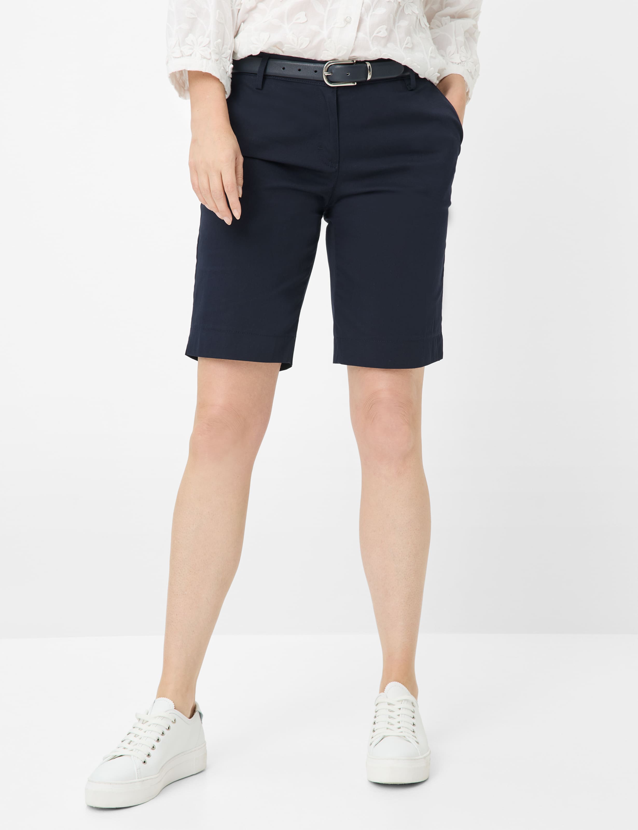Damen Style MIA B Dunkelblau Regular Fit Model Front