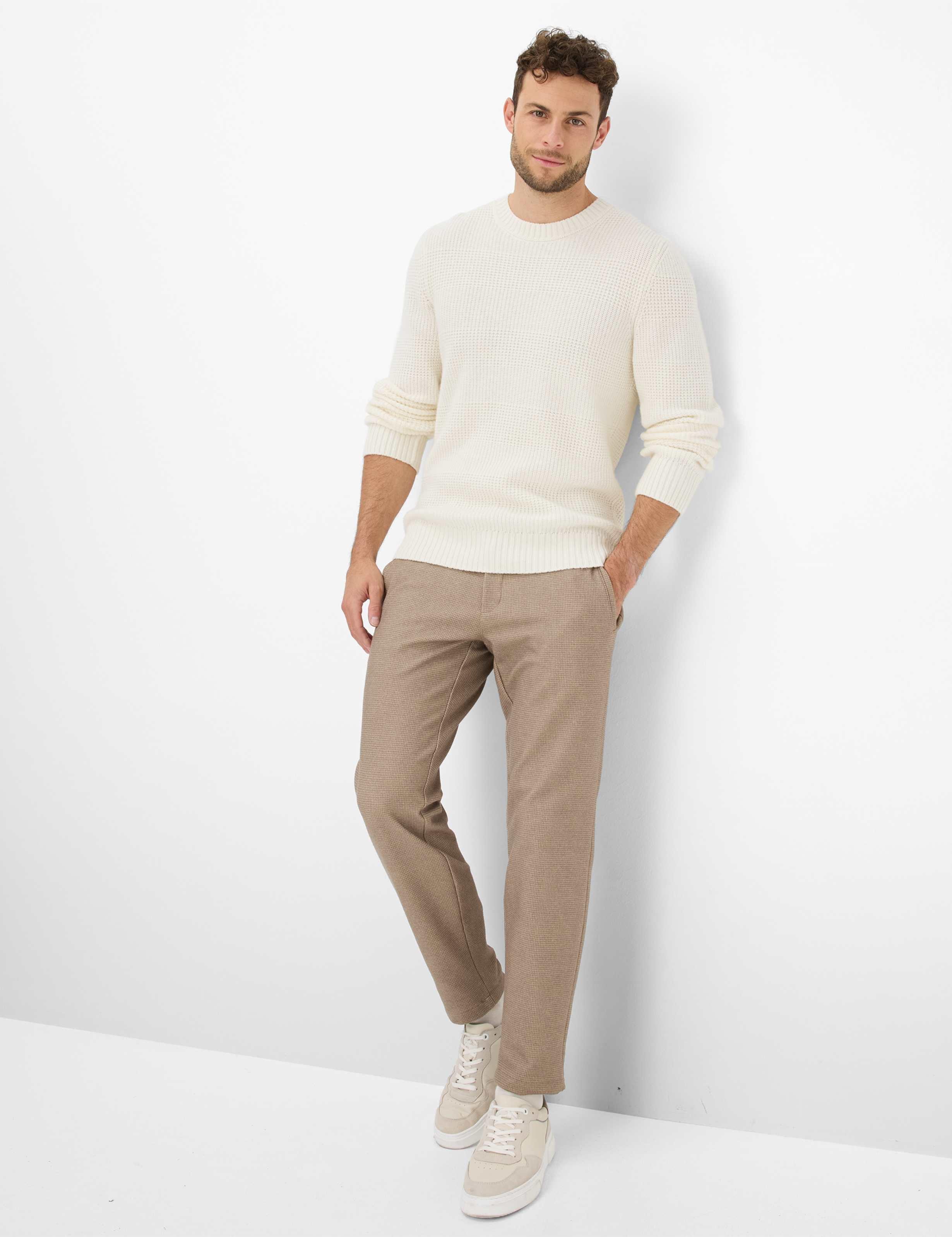 Herren Style PHIL Hellbraun Relaxed Fit Model Outfit