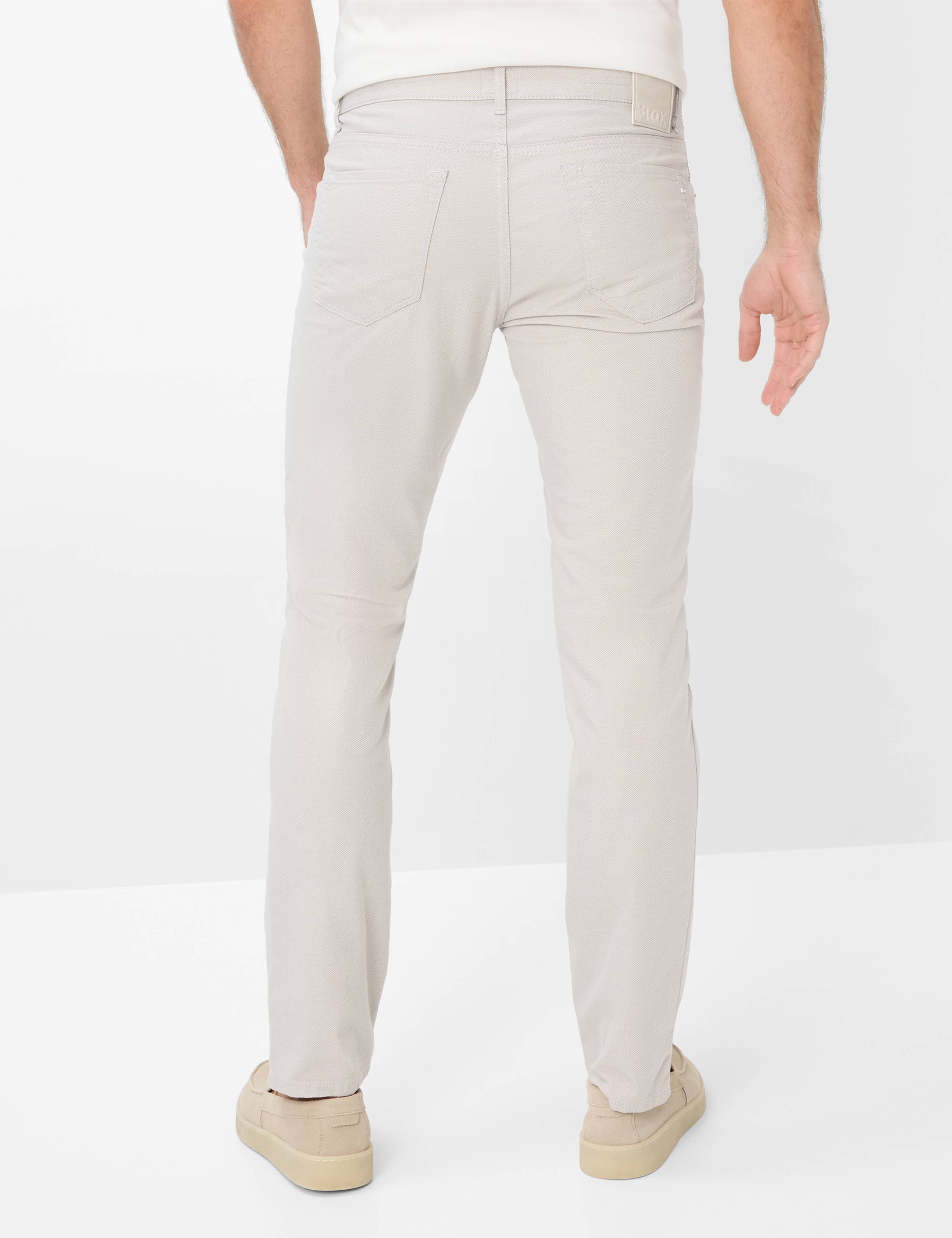 Herren Style CHUCK Beige Modern Fit Model Rueck