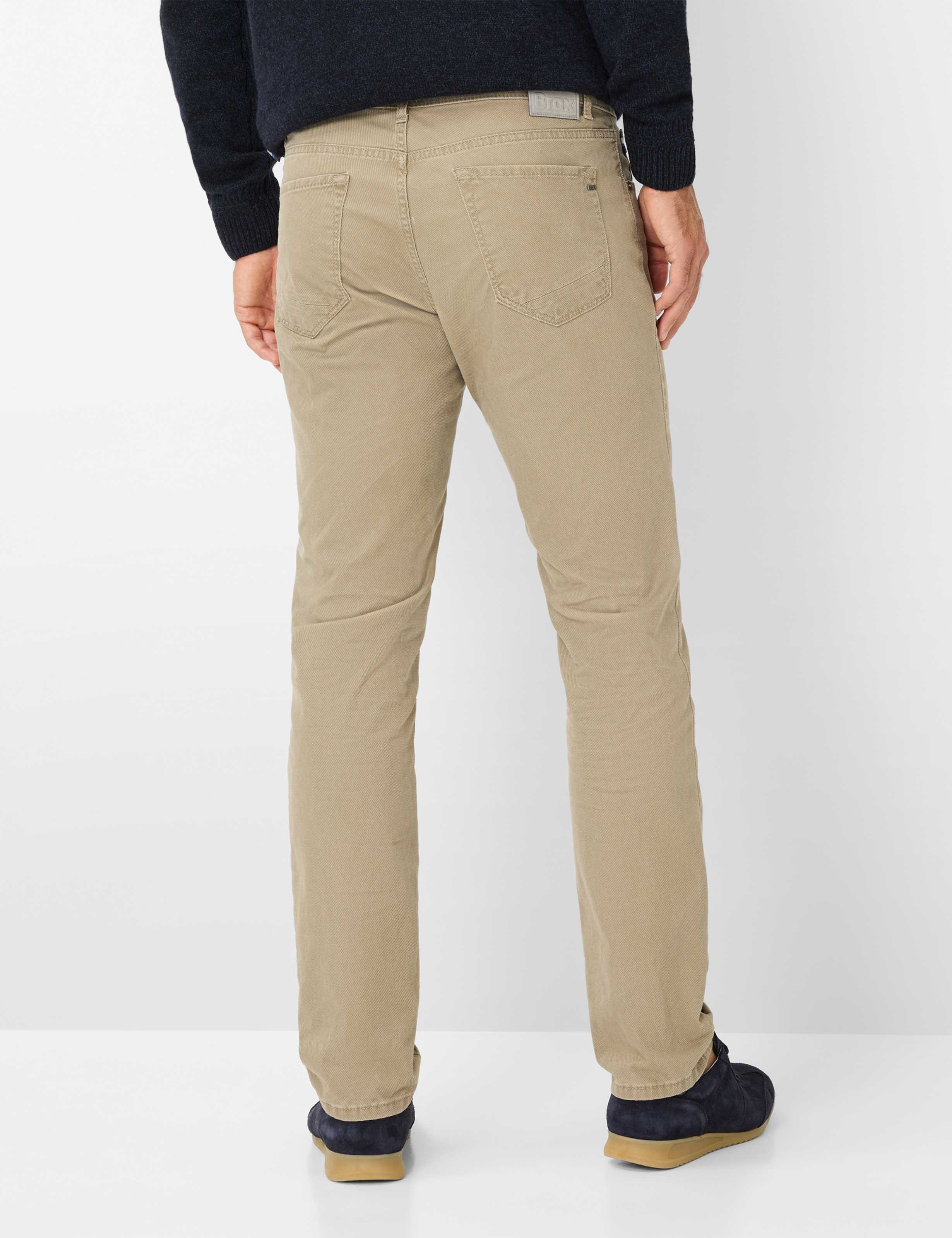 Heren Style CHUCK Beige Modern Fit Model achterkant