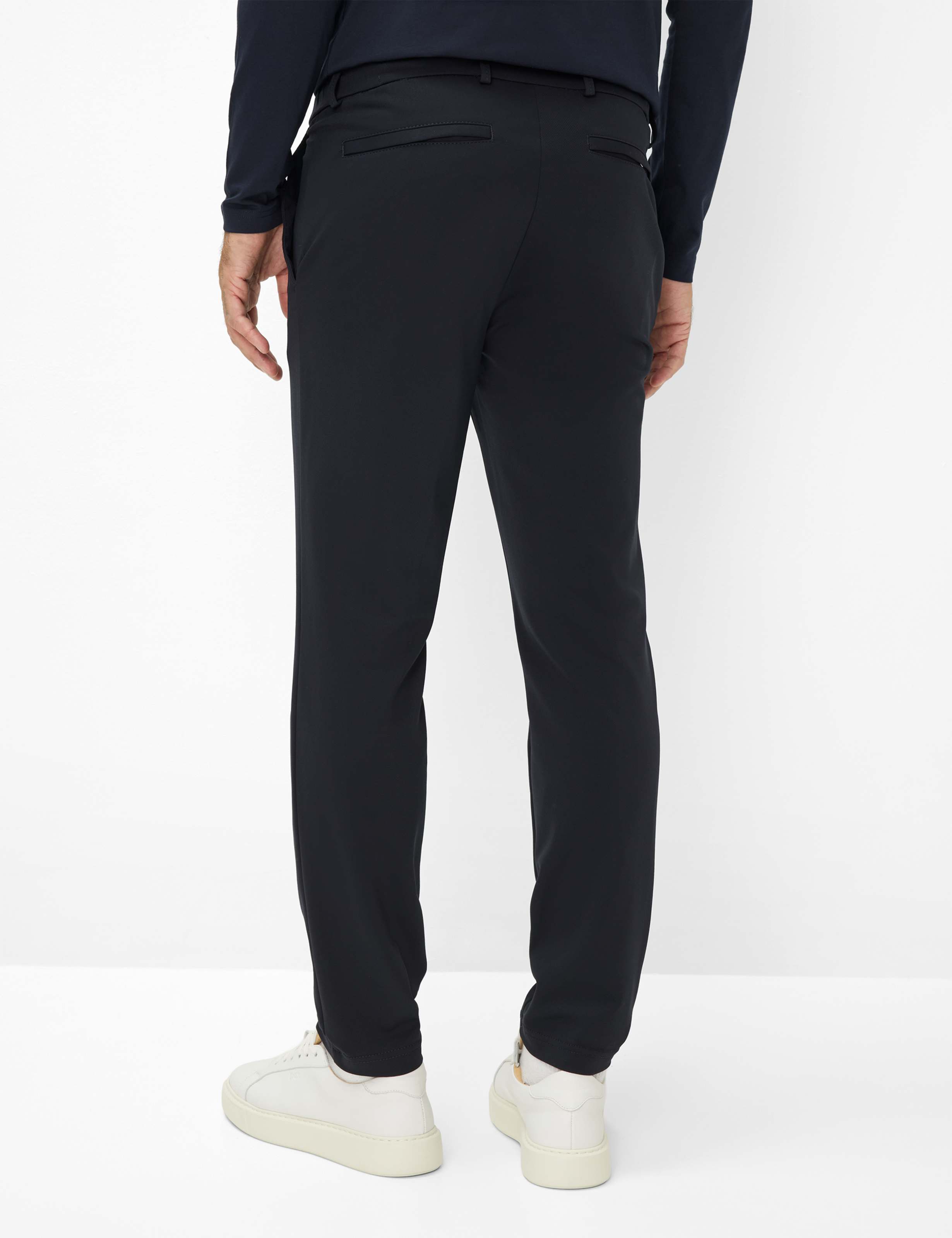 Heren Style SILVIO Donkerblauw Relaxed Fit Model achterkant
