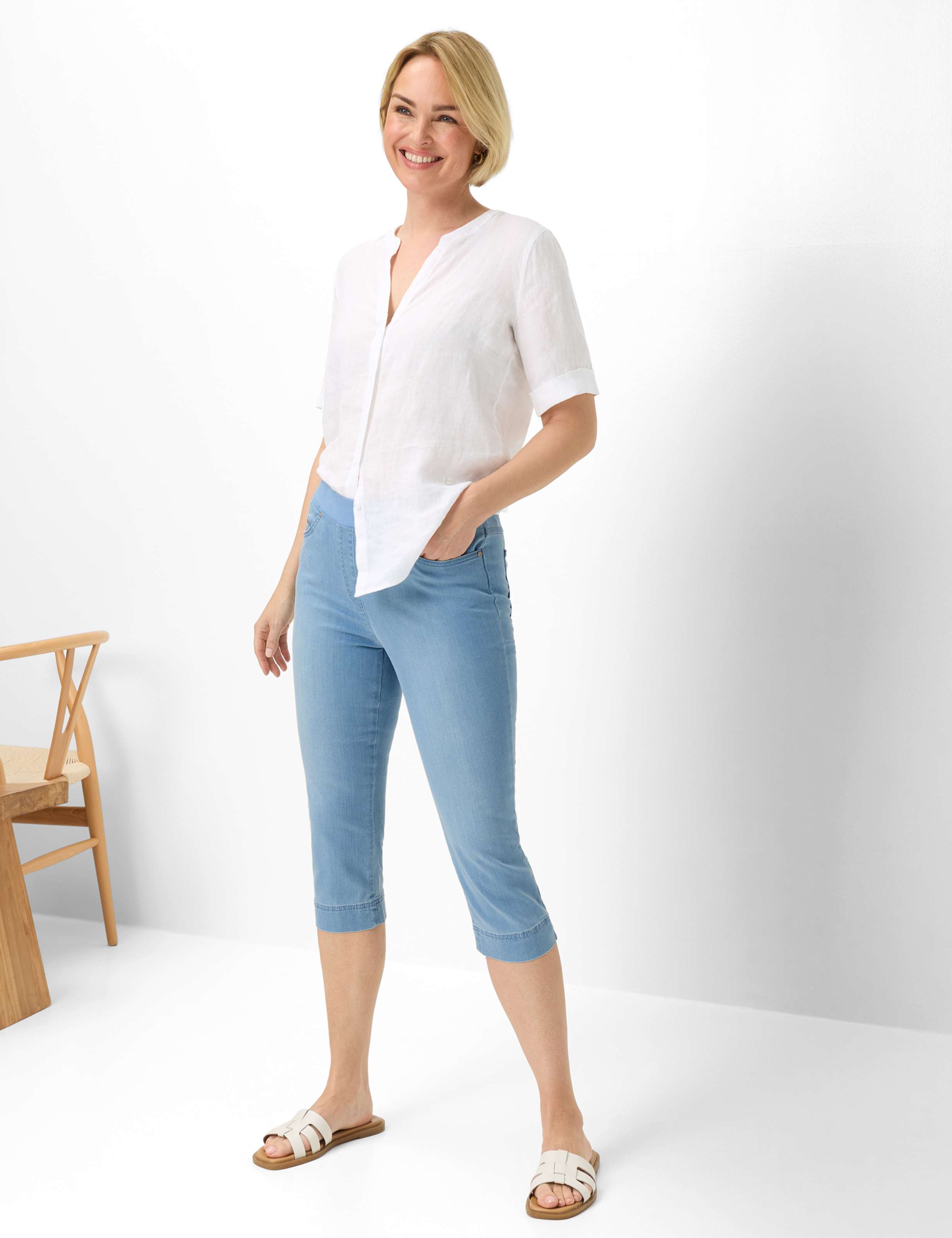 Damen Style PAMINA CAPRI Denim Hellblau Slim Fit Model Outfit