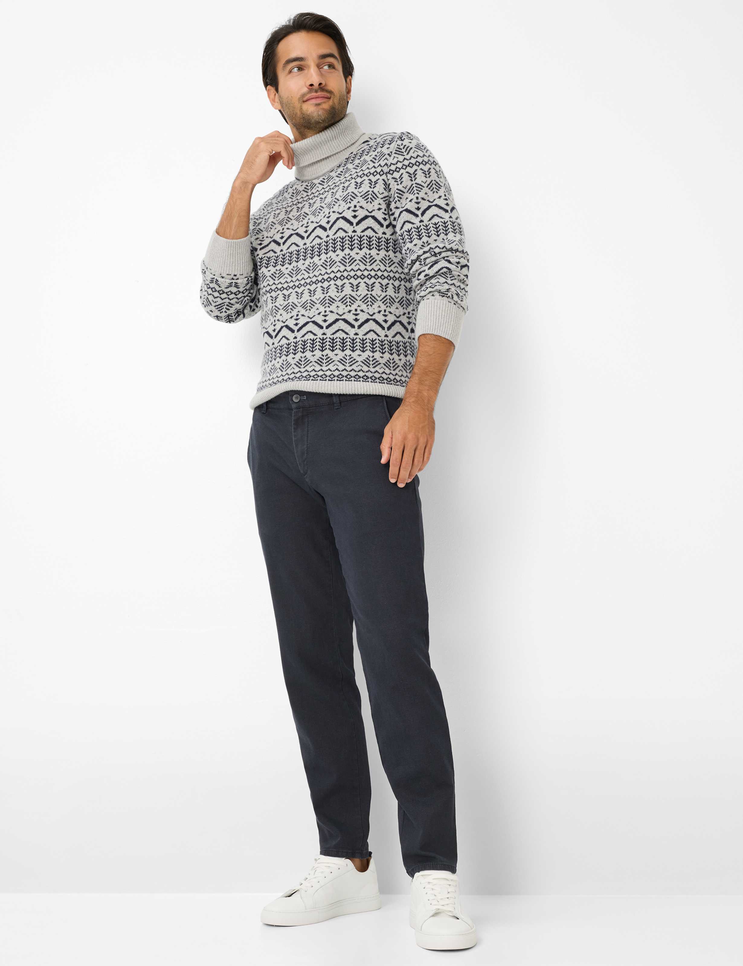 Homme Style FABIO Bleu Foncé Modern Fit Tenue du mannequin