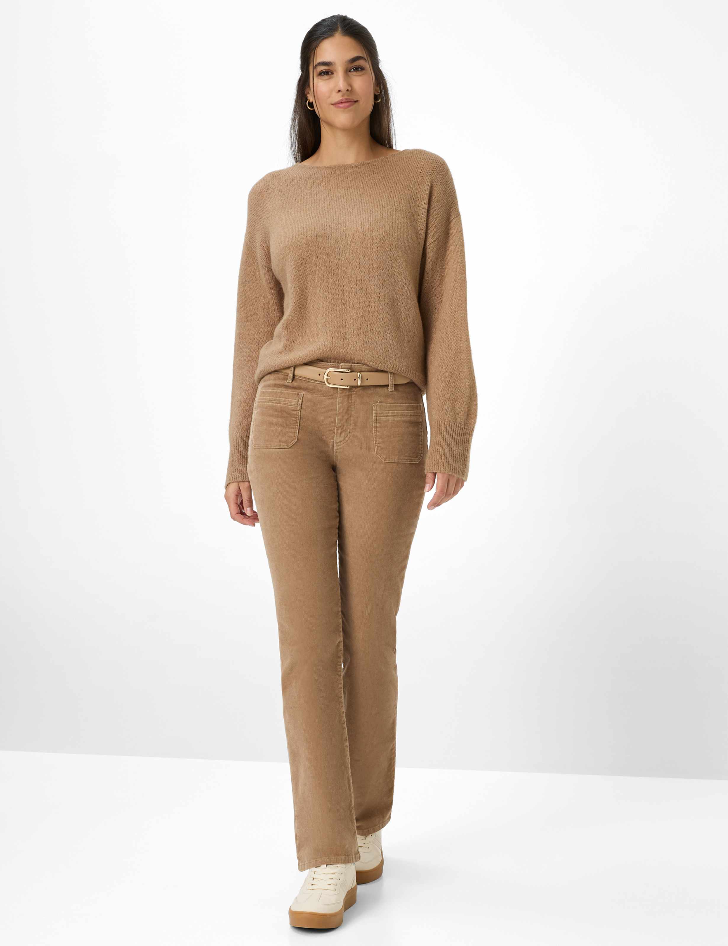Damen Style SHAKIRA Hellbraun Slim Fit Model Outfit