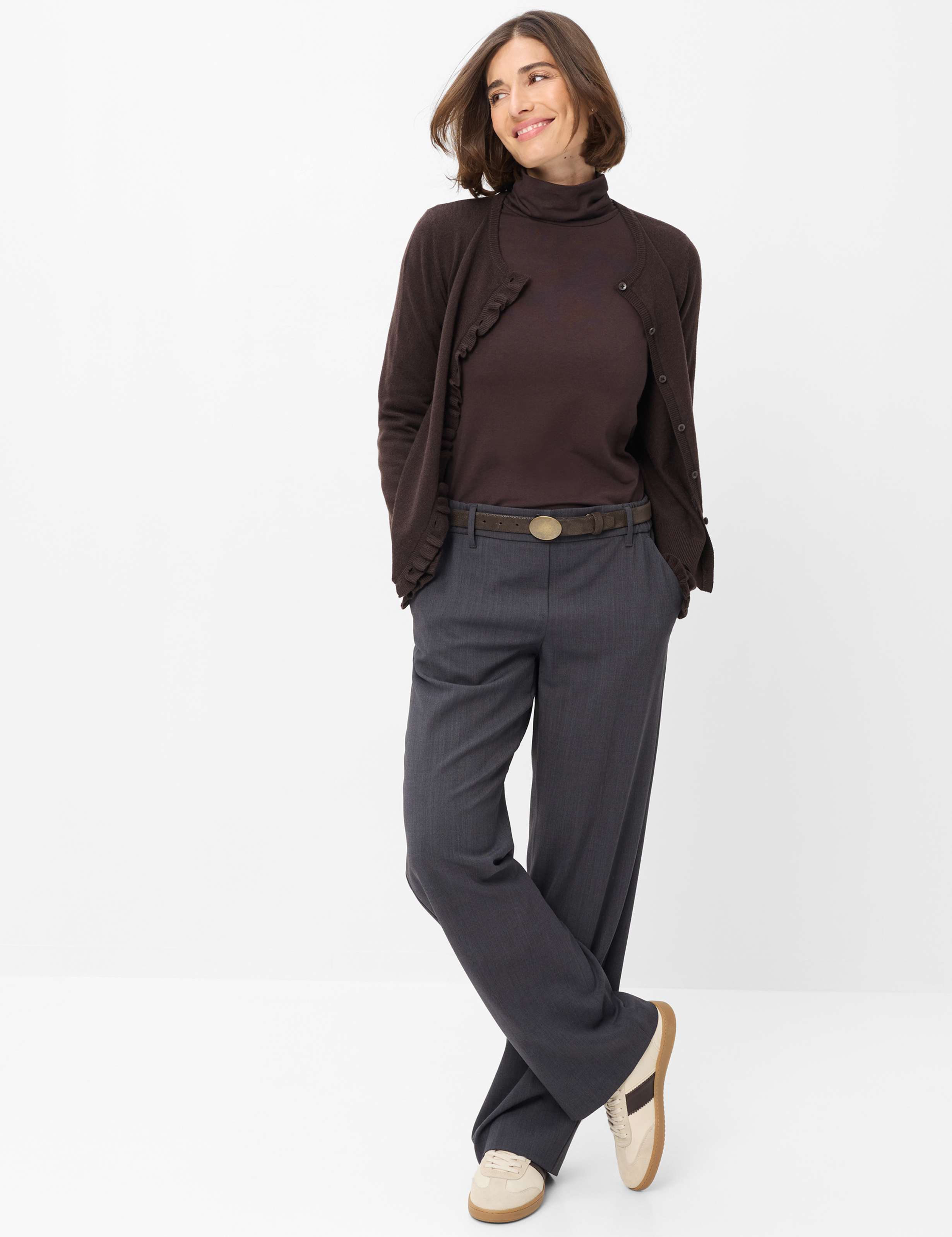 Femme Style CARINA L Marron Foncé  Tenue du mannequin